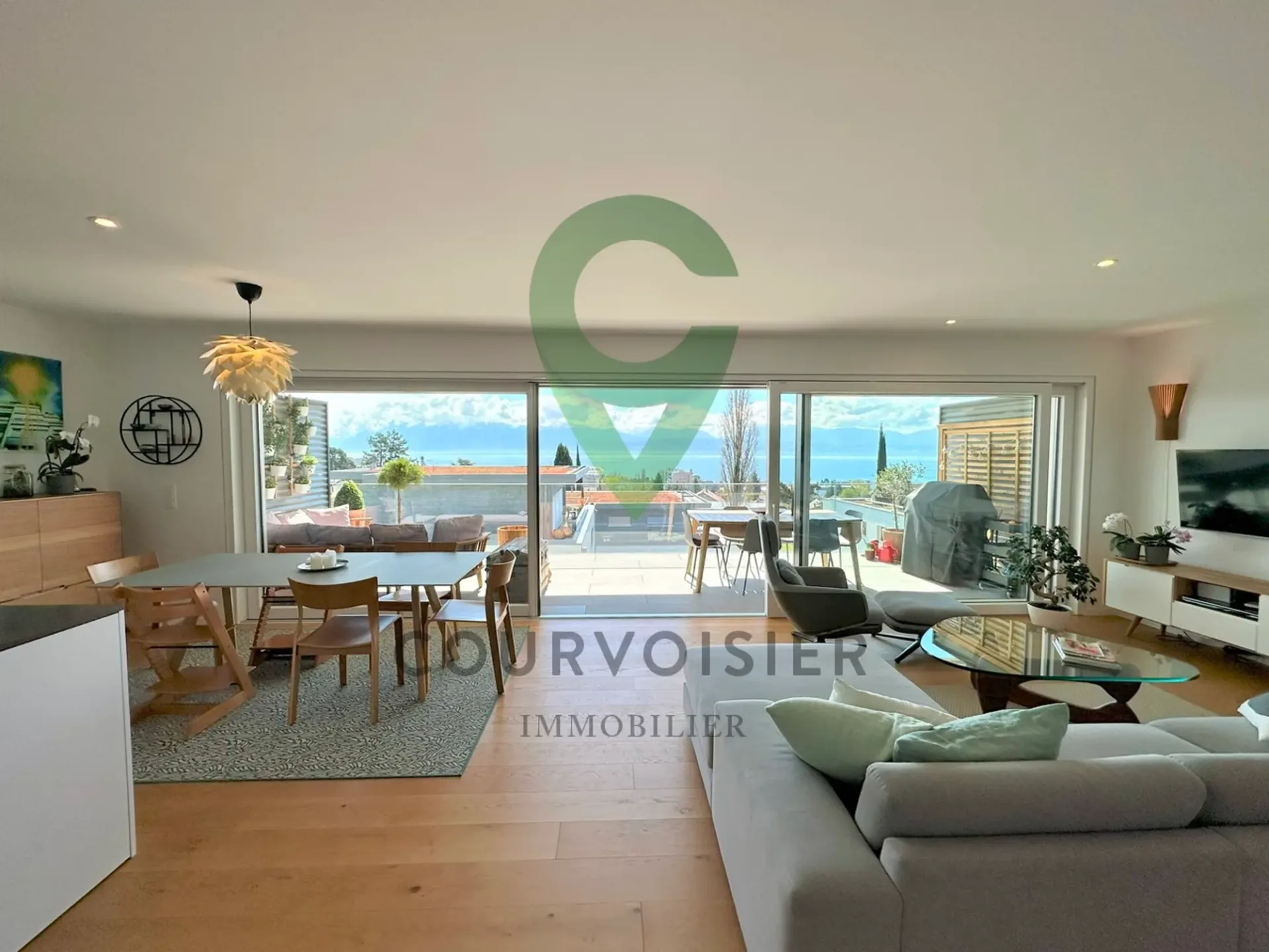 Prächtiges Duplex mit 4.5 Zimmern und Panoramablick auf den See