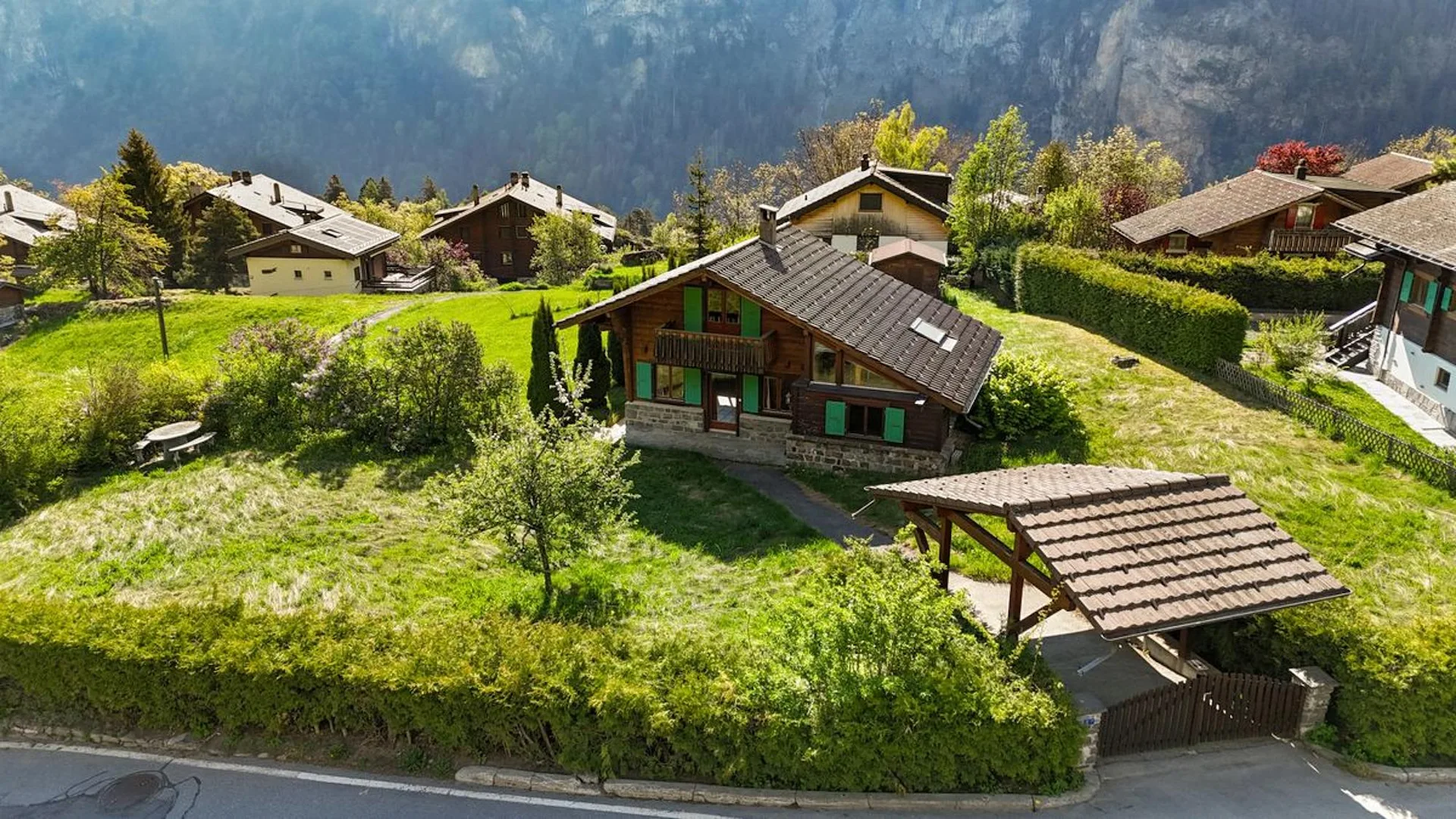 Chalet in the heart of Marécottes, close to the ski station with large grounds
