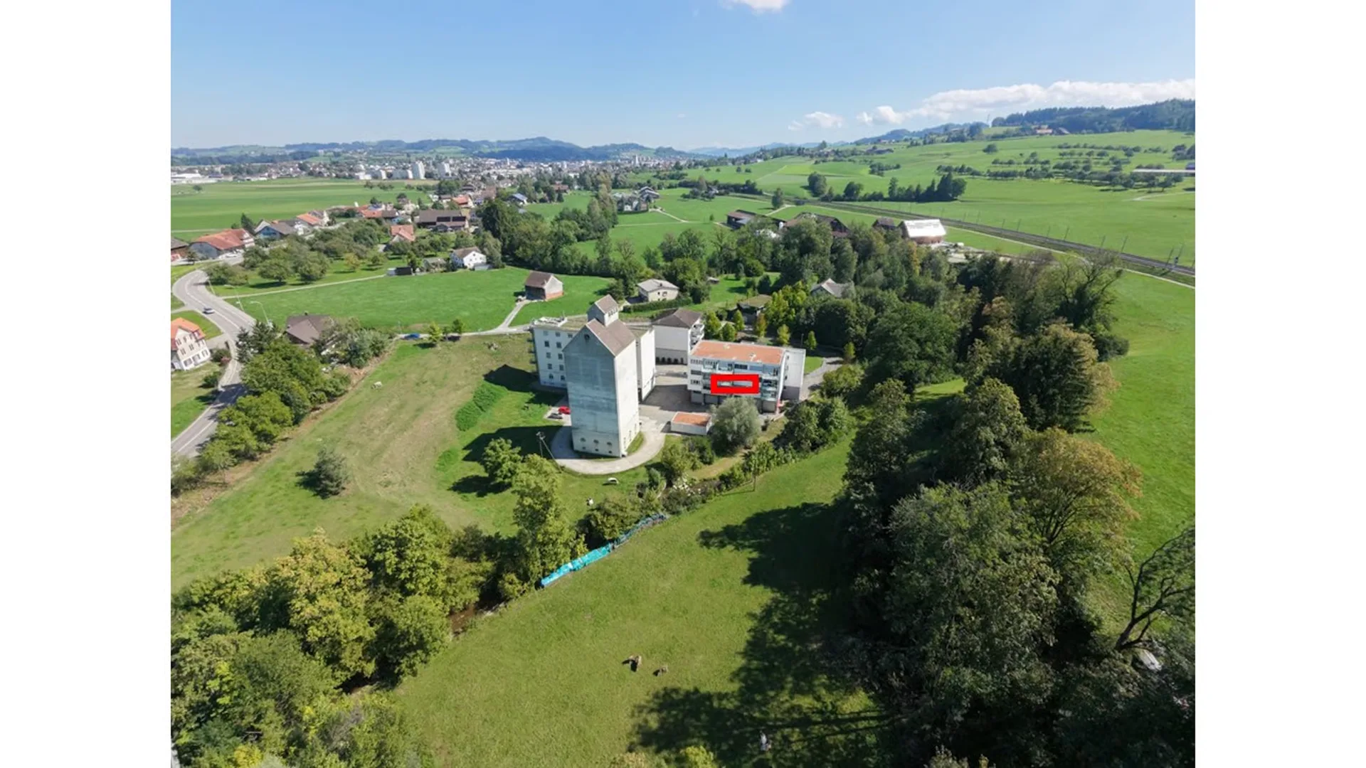 komplett sanierte 3 1/2 Zi. Wohnung im Grünen am Dorfbach