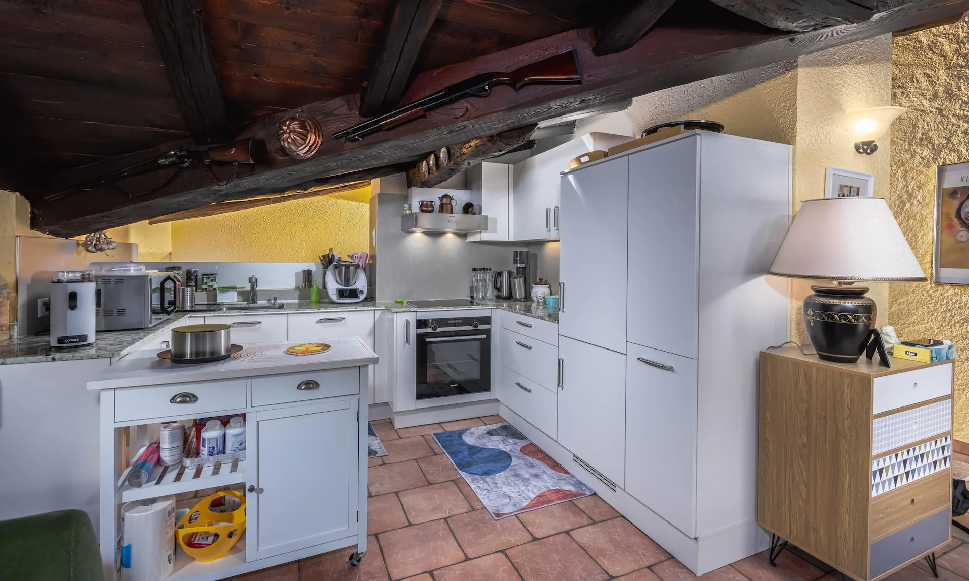 WEITES 3.5-ZIMMER-WOHNUNG MIT GROßER TERRASSE UND FREIER AUSSICHT IN CAPRIASCA
