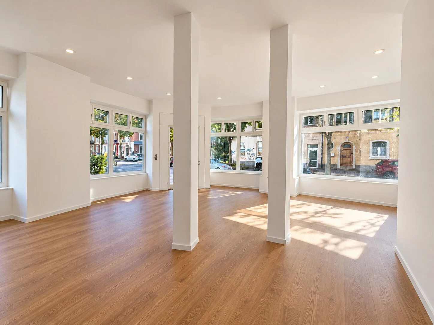 Moderne, rénovée au rez-de-chaussée