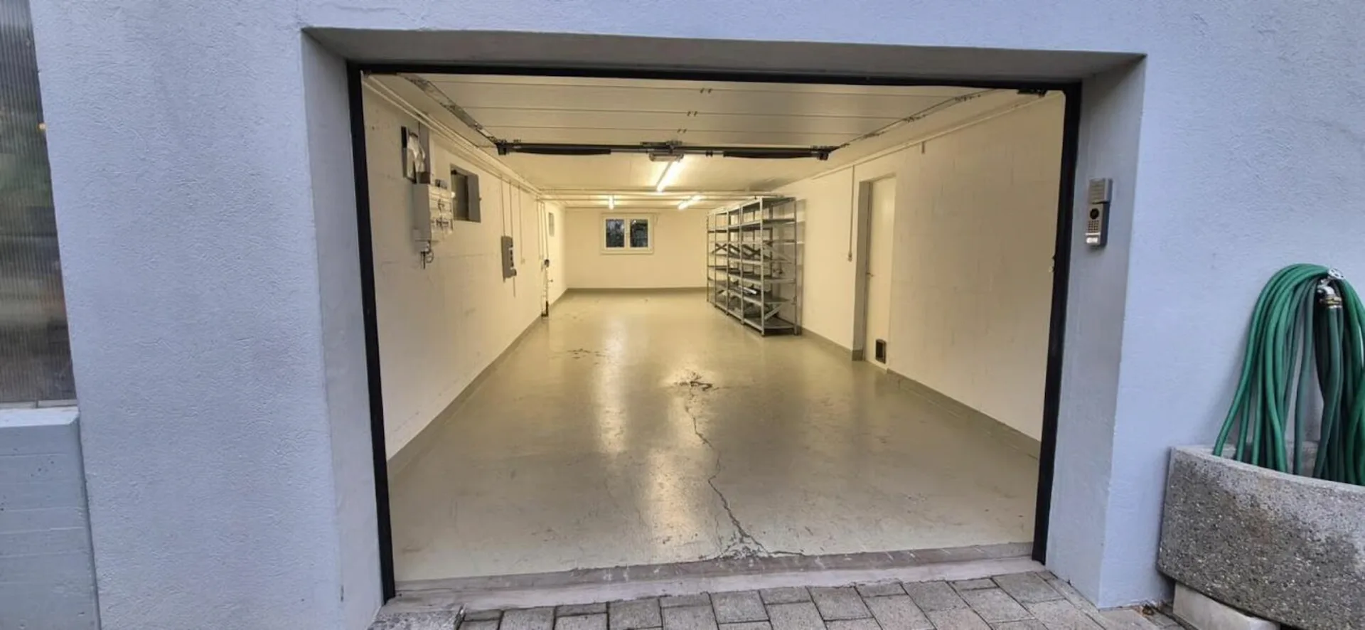 Locale di stoccaggio e garage con possibilità di utilizzo polivalenti