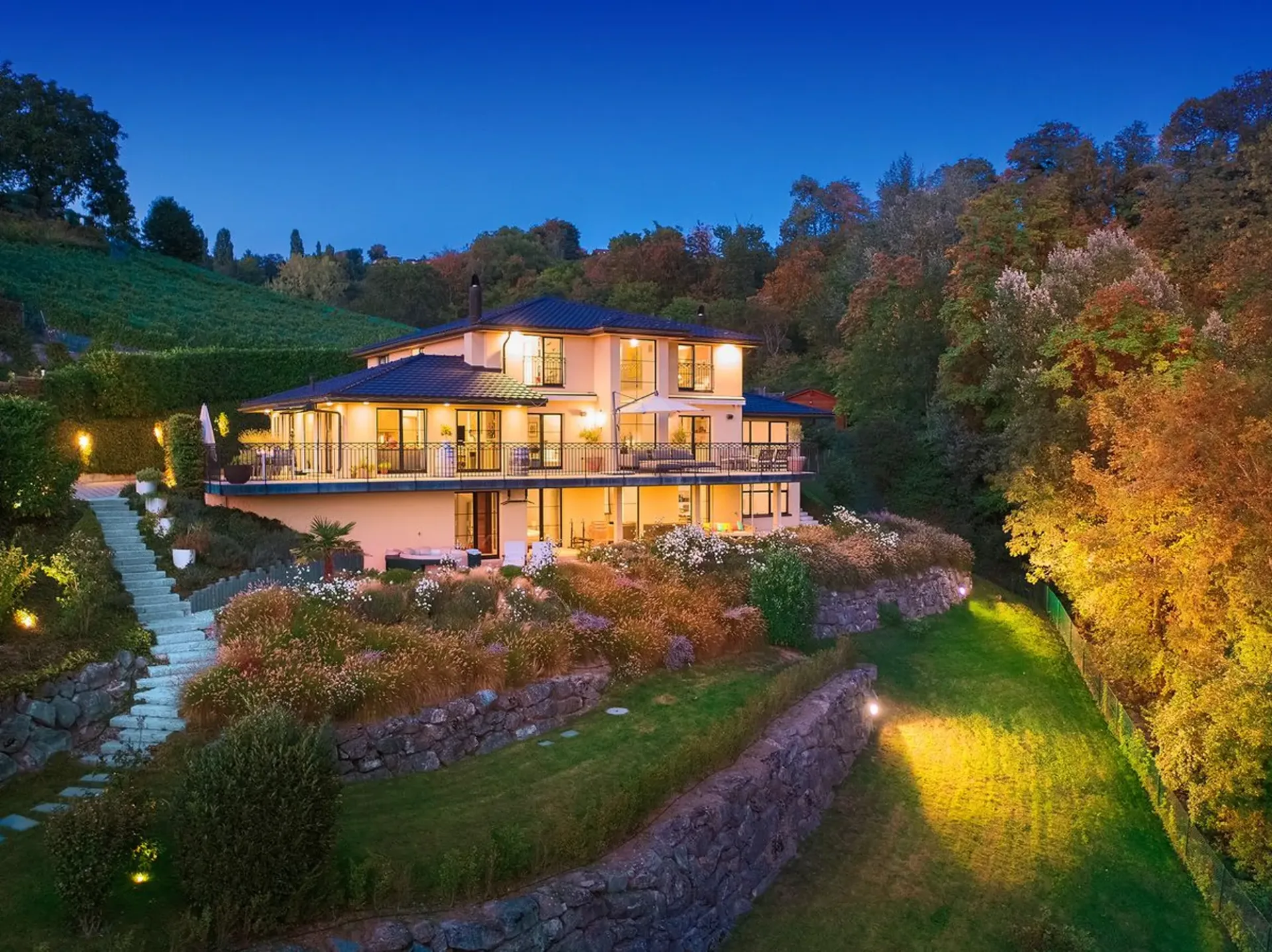 Exceptional villa with breathtaking views, between lake and nature