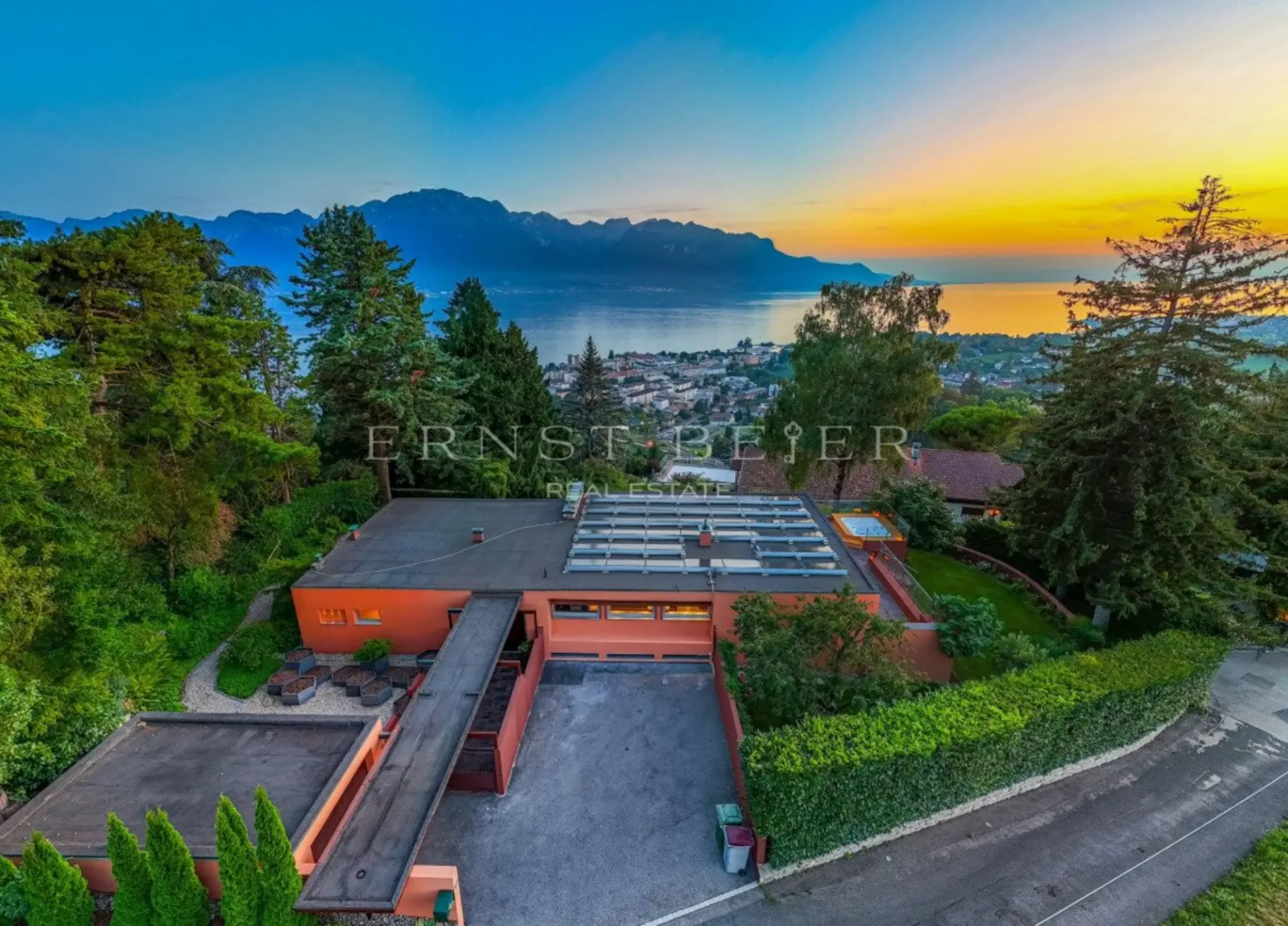 Résidence d'exception avec jardin paysager et panorama sur le Léman