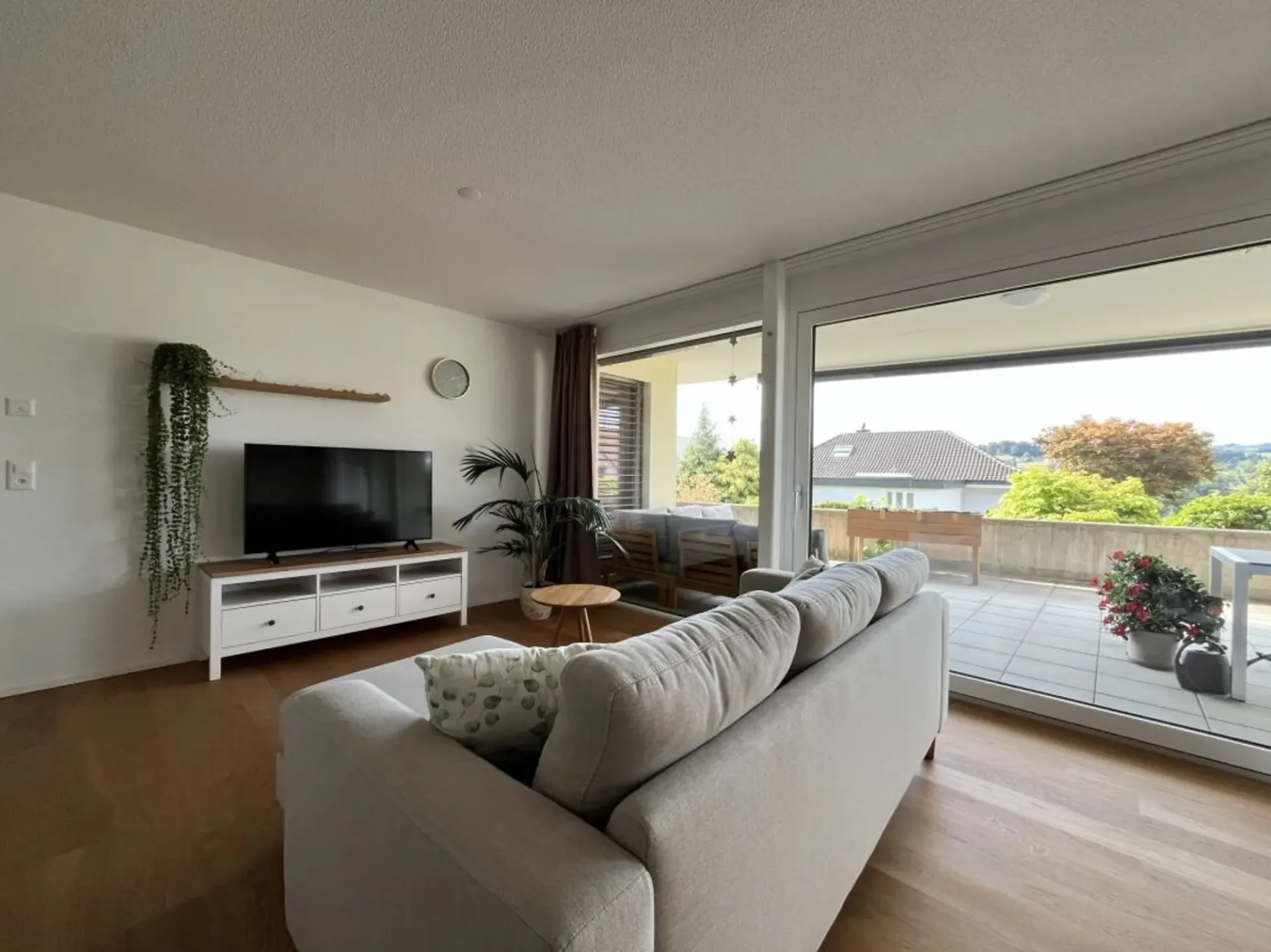Moderne und lichtdurchflutete 3.5-Zimmer-Parterrewohnung
