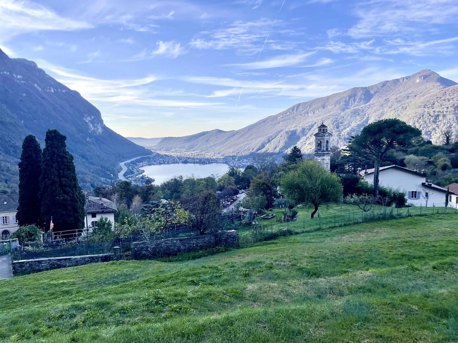 Terreno edificabile con vista lago in vendita
