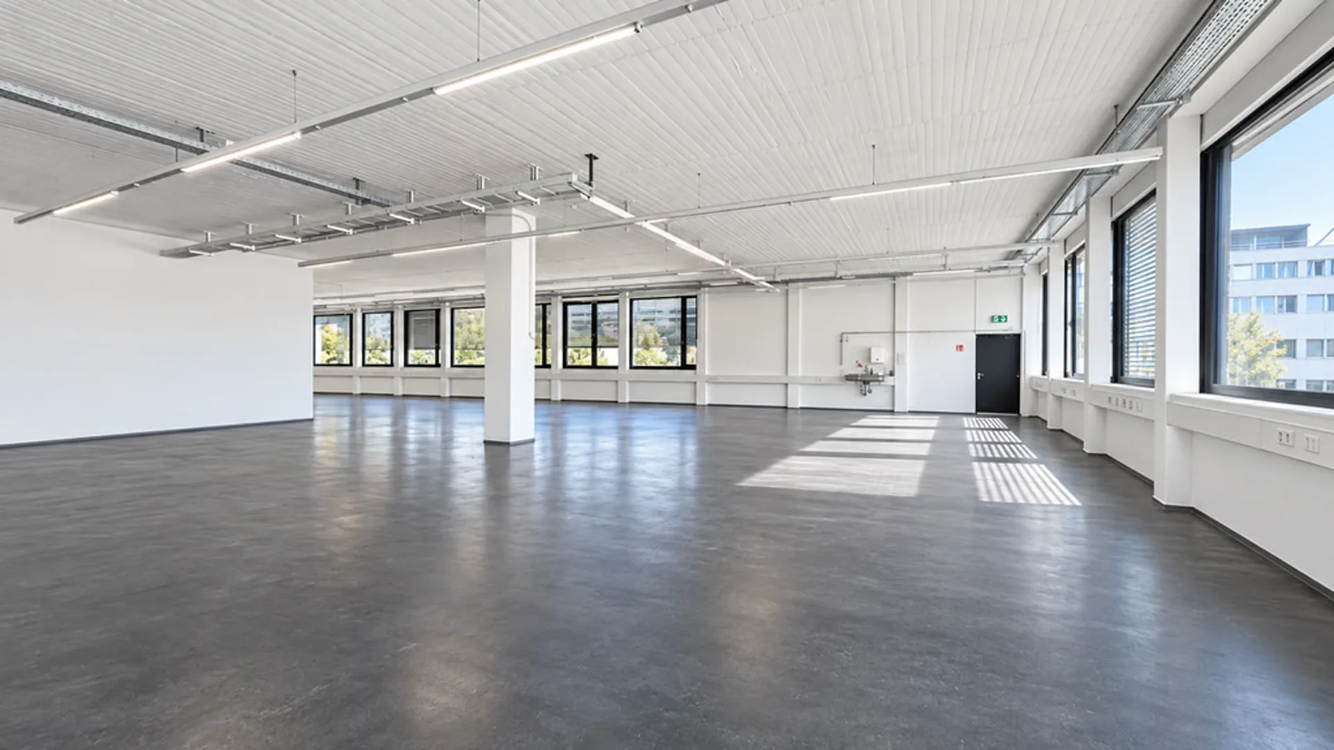 Spacious commercial space with 864 m2 in an excellent location in Köniz
