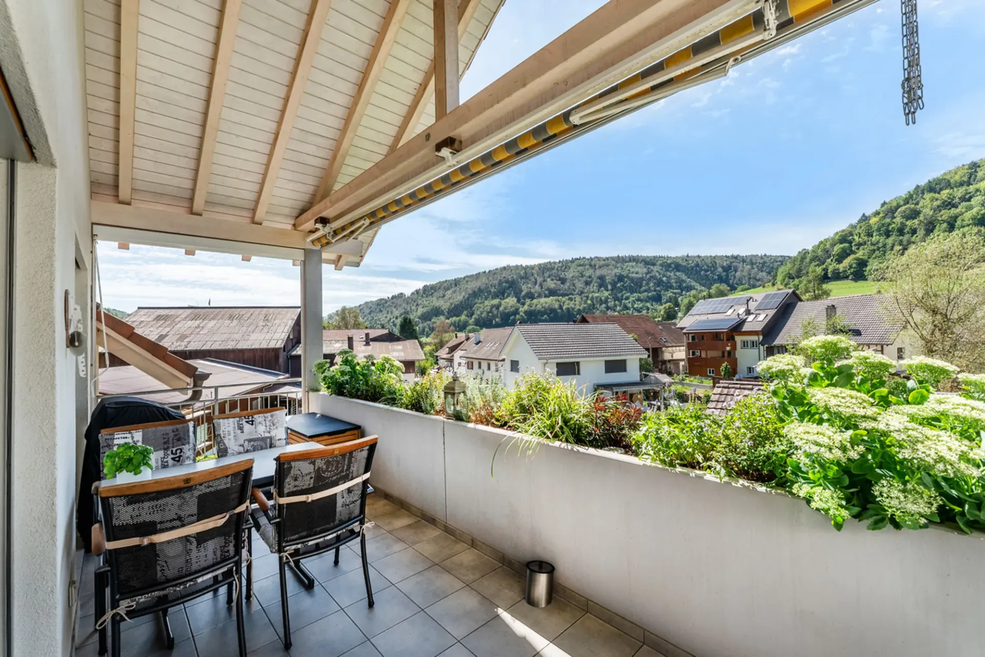 Living at the top - with plenty of space and additional potential