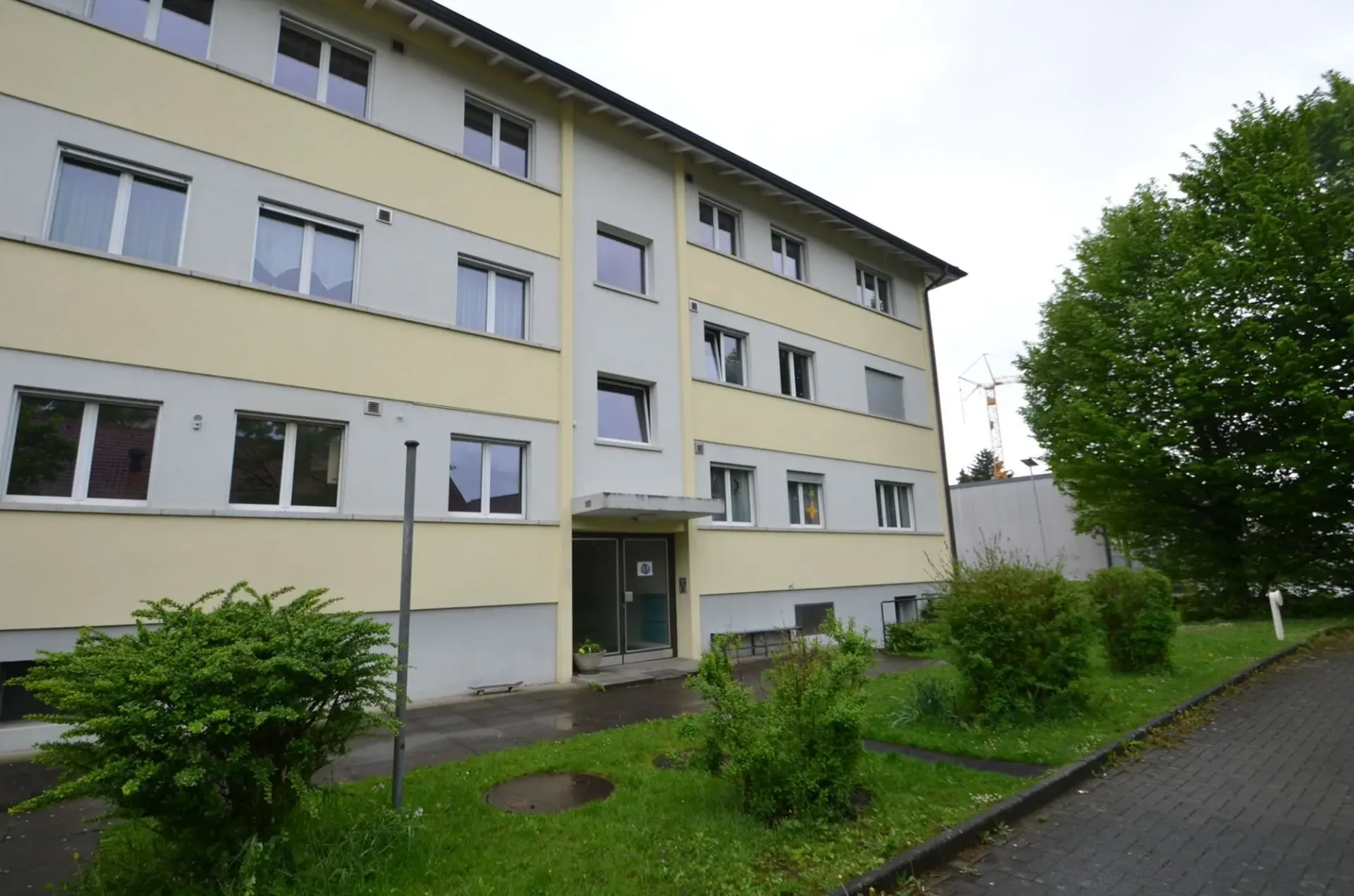 Preisgünstige Wohnung in Laupen
