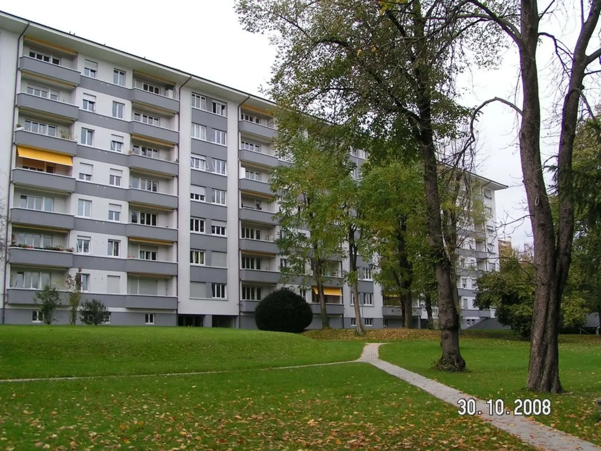 Joli appartement ave balcon