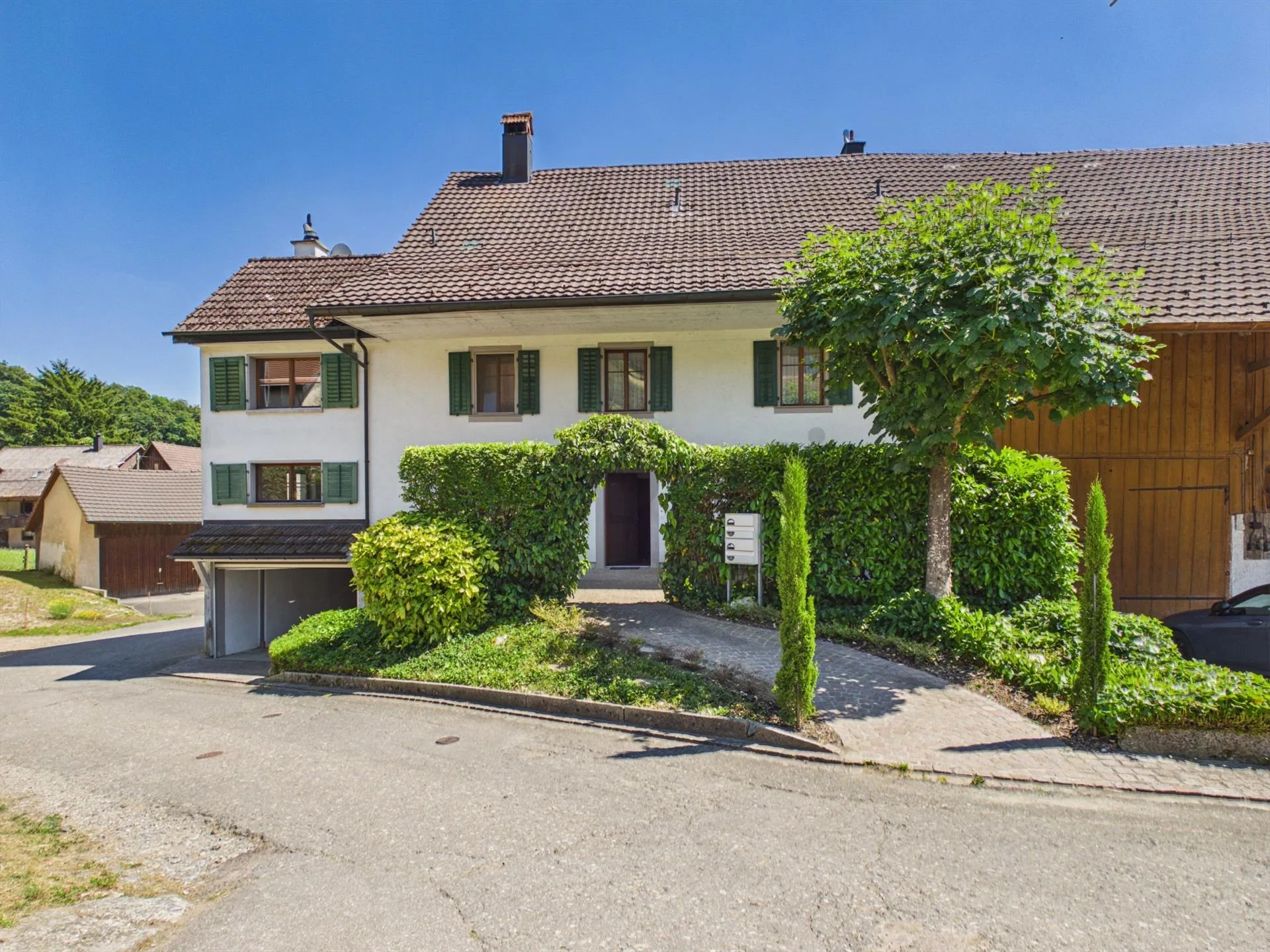 Historic farmhouse with two residential units and versatile potential in Vogelsang (Lengnau AG)