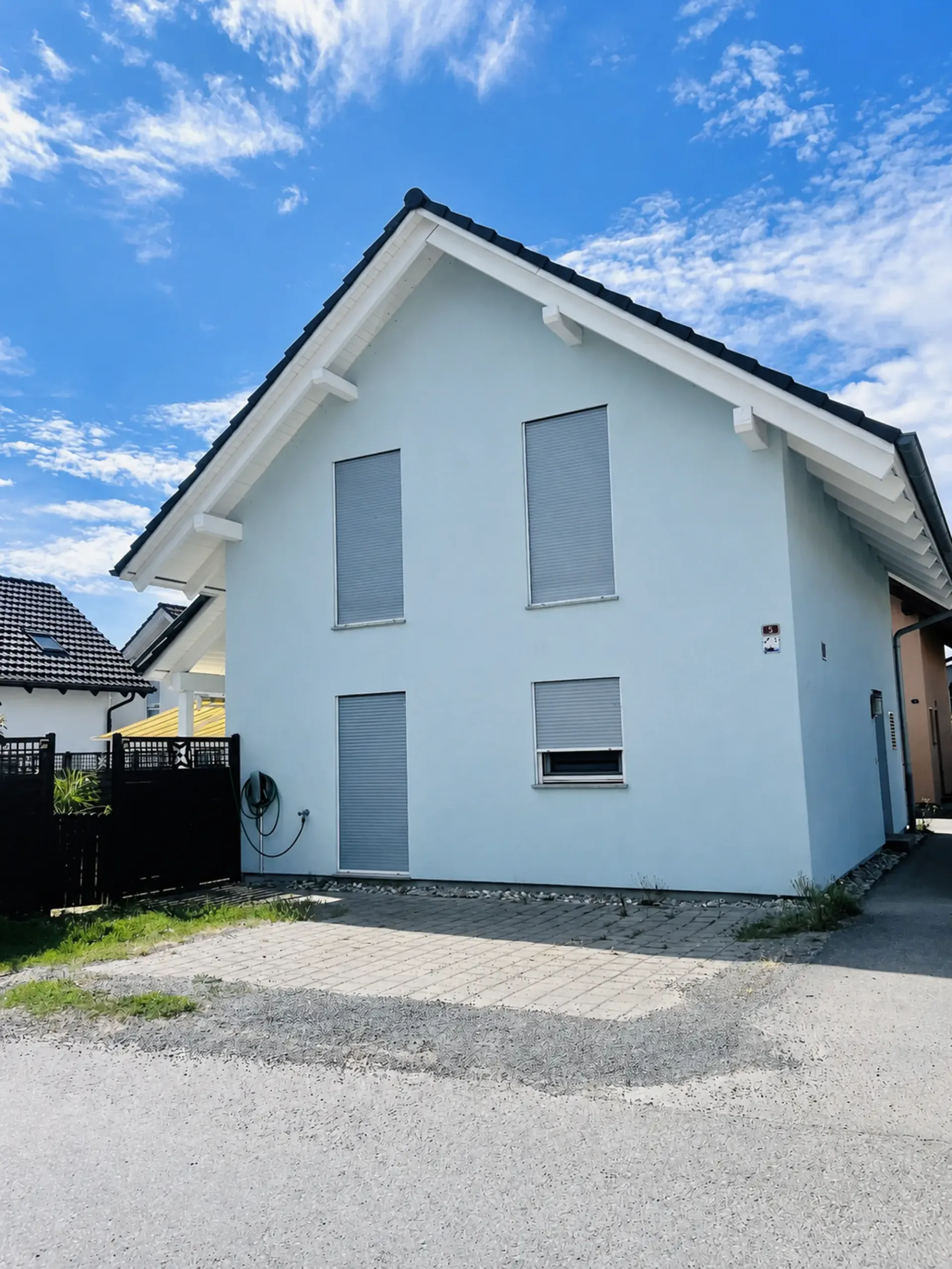 Einzelhaus hell und ruhig in Cudrefin – nur wenige Schritte vom Neuenburgersee entfernt.