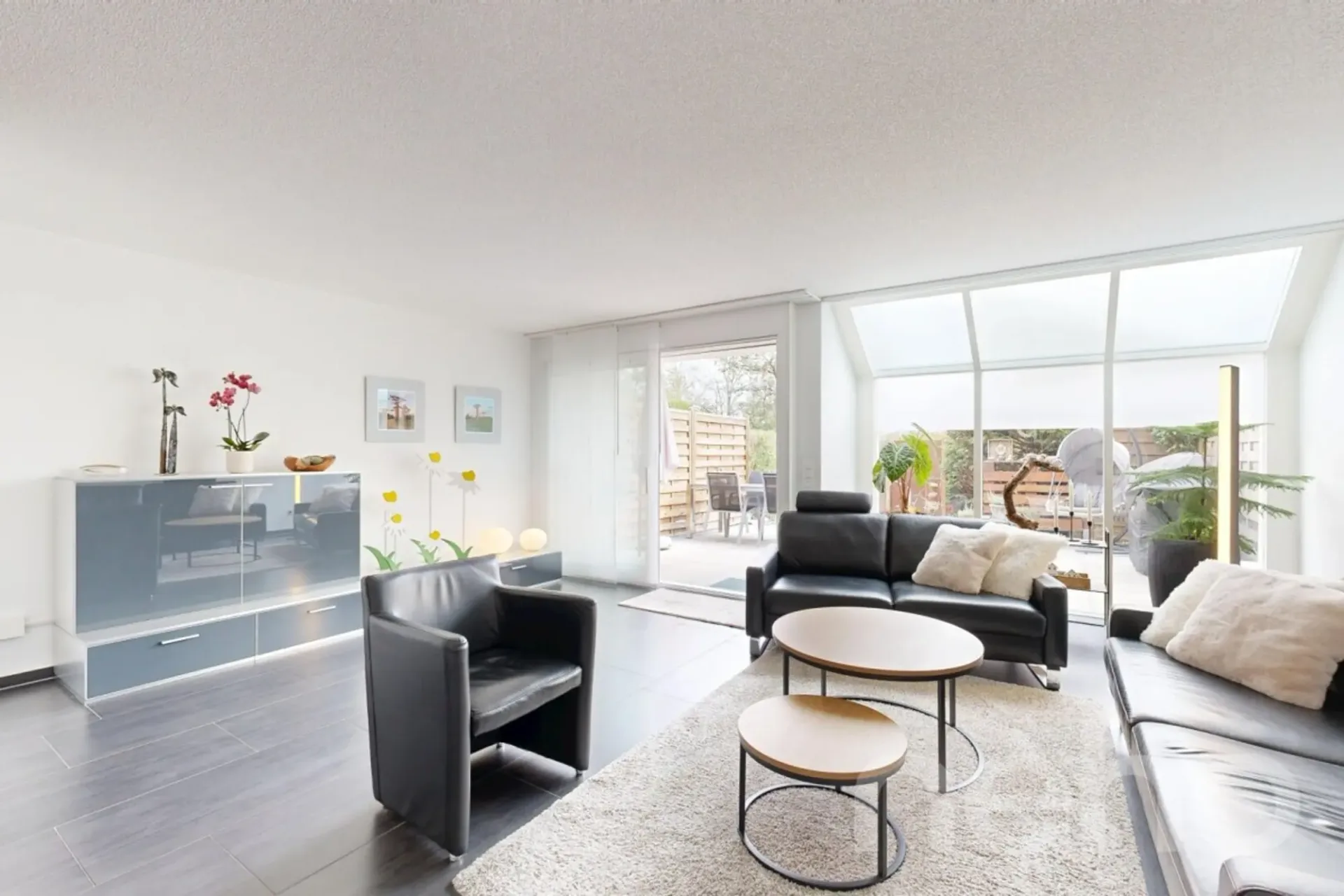 Spacious 5.5-room row house with plenty of space in Birrhard