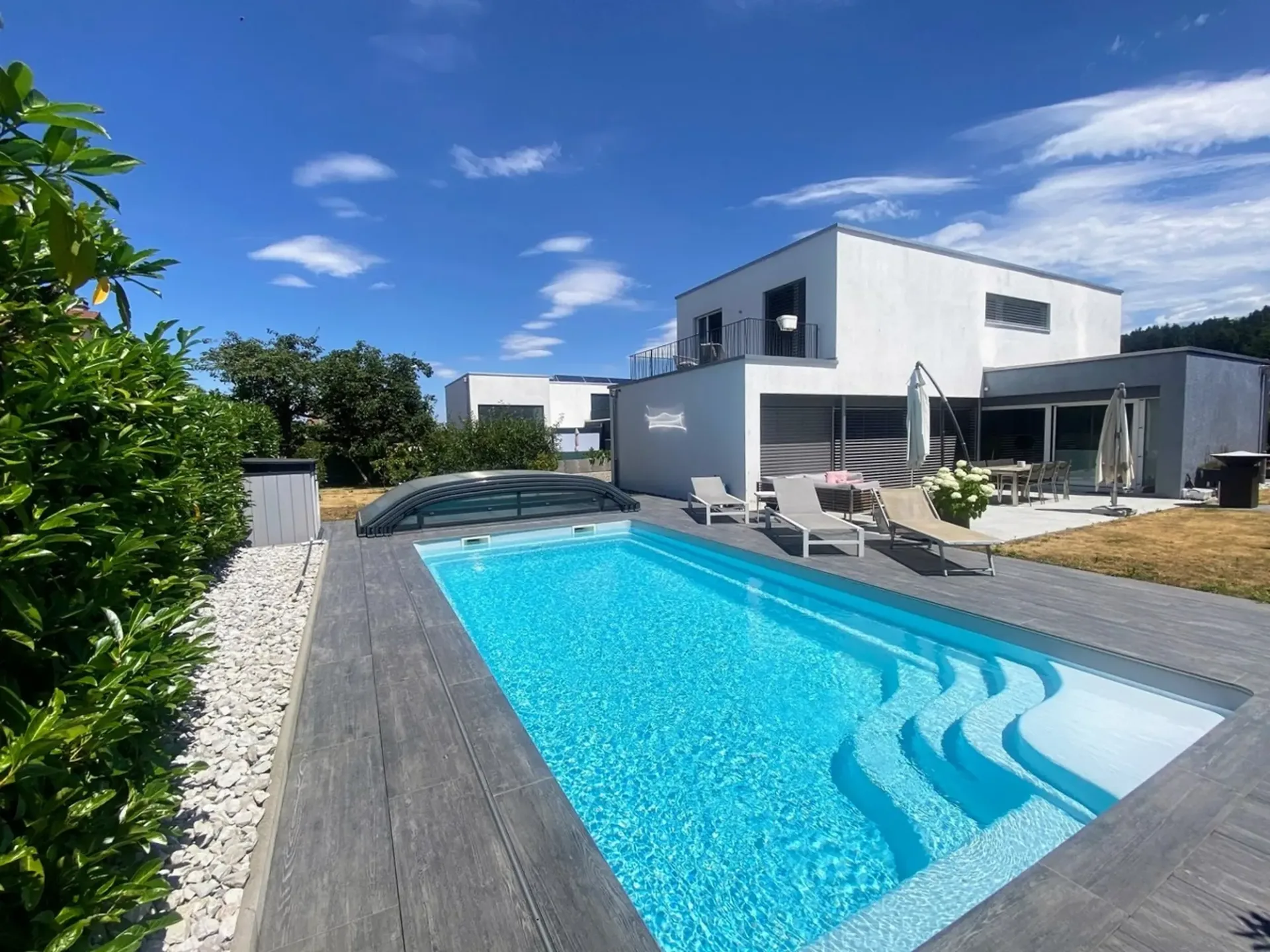 Magnificent architect-designed house with pool and double garage