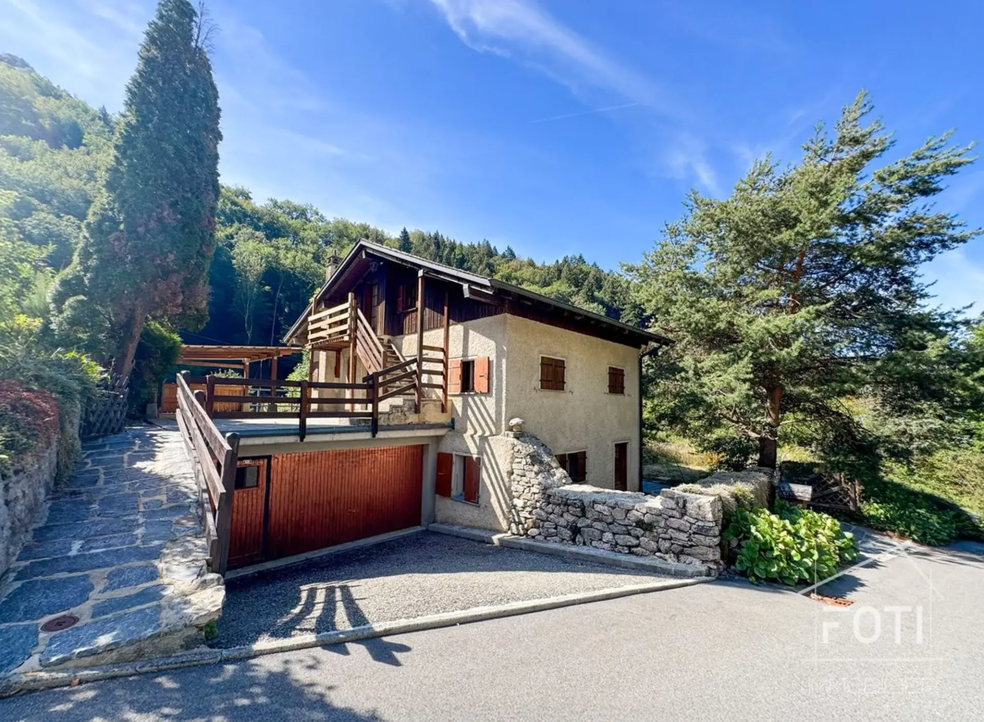 Maison villageoise à Villeneuve - Immeuble de rendement avec 3 appartements