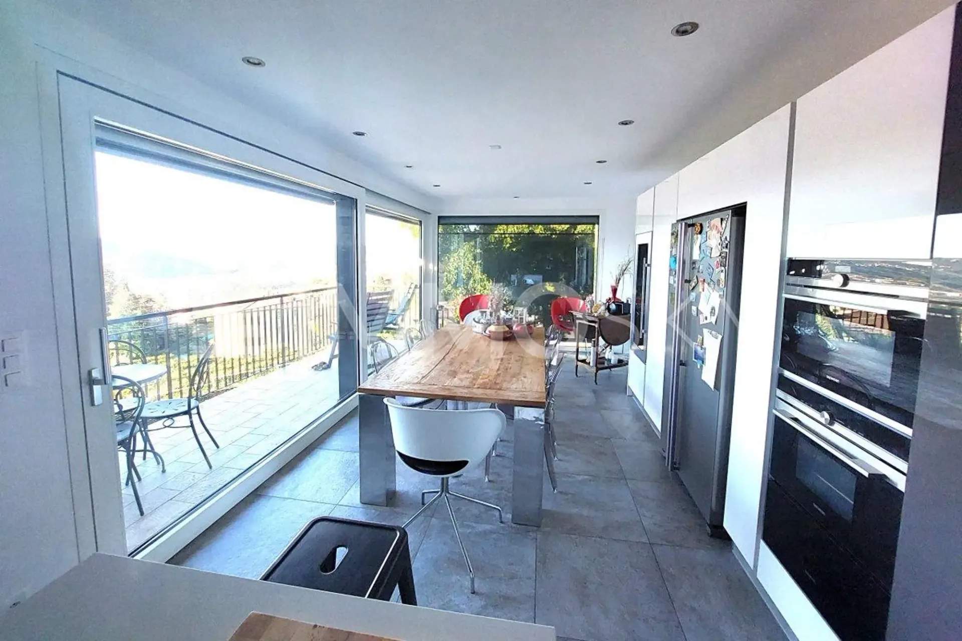 Villa von Prestige: Eleganz und atemberaubender Panoramablick
