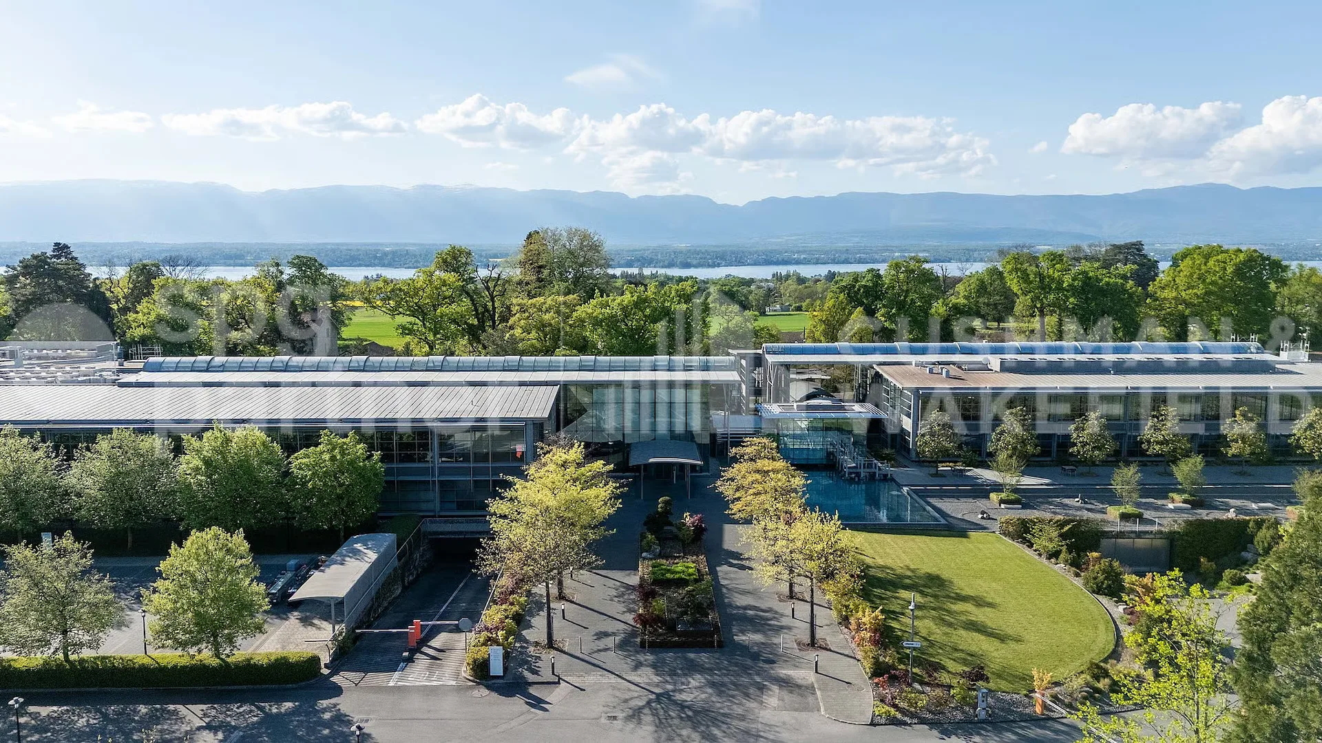 Bureaux aménagés de 2?930 m² à louer proche de Genève - Onyx Business Park