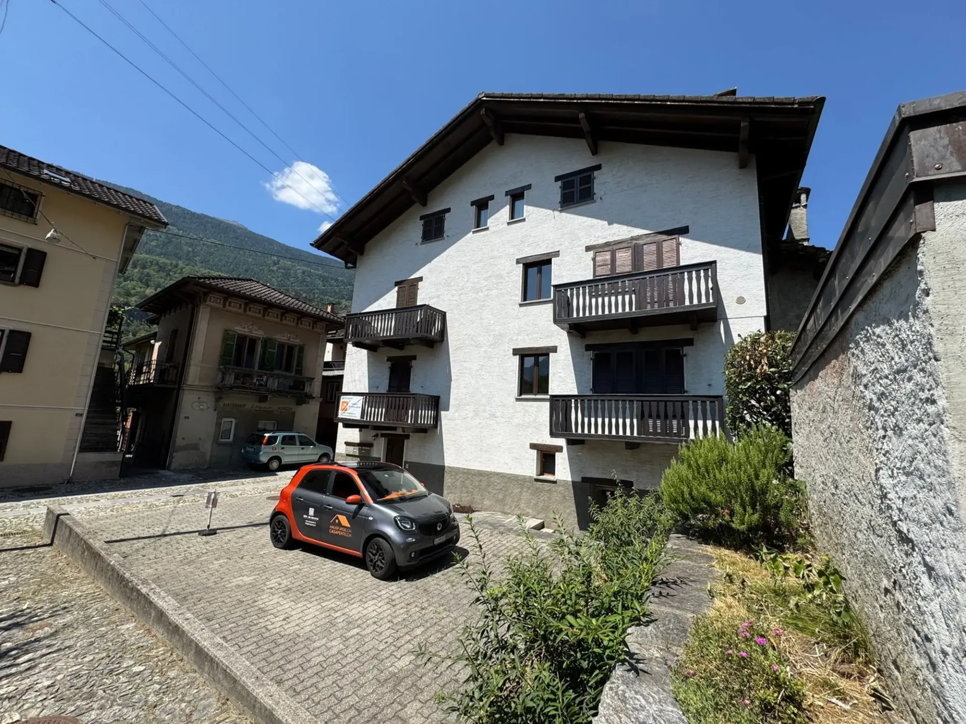 🏡 Malvaglia | Stabile con 3 appartamenti e rustico