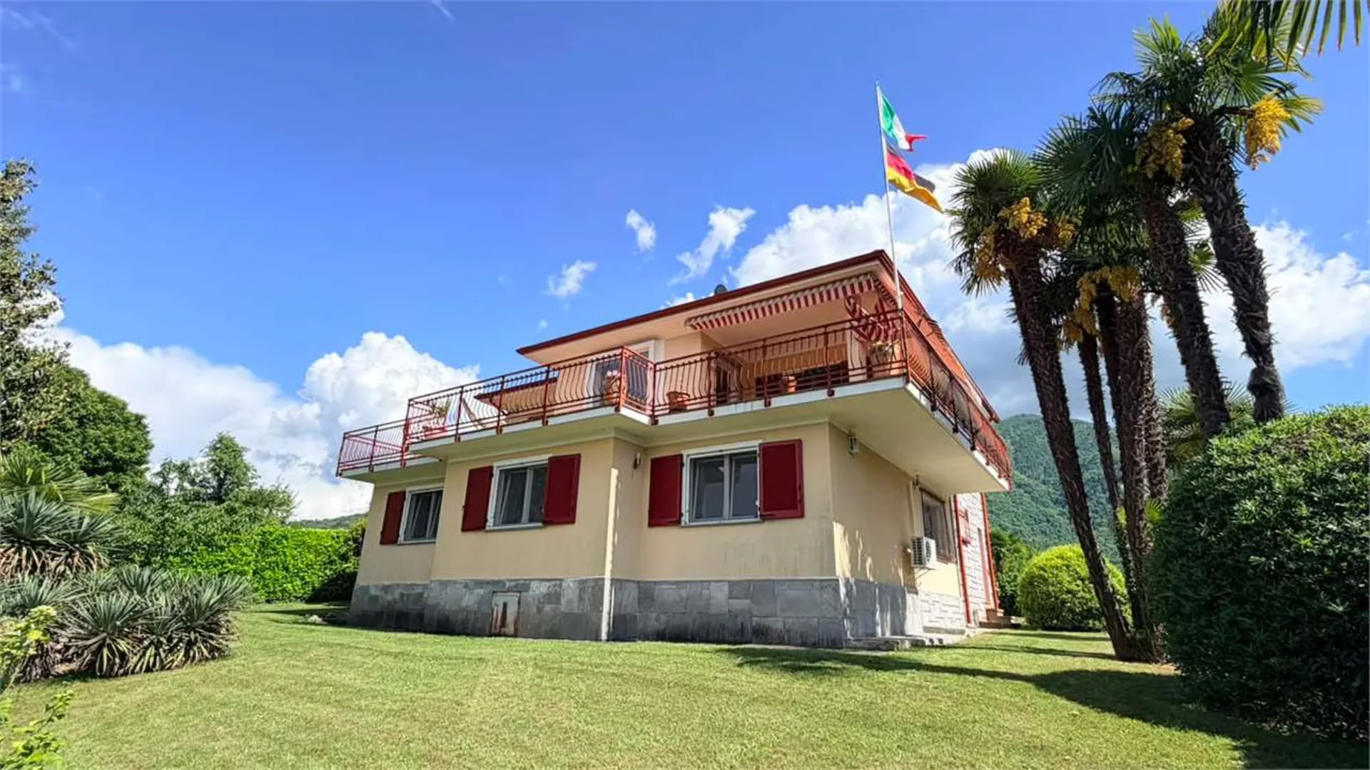 Exklusives Landhaus mit herrlichem Seeblick, Pool und absoluter Privatsphäre