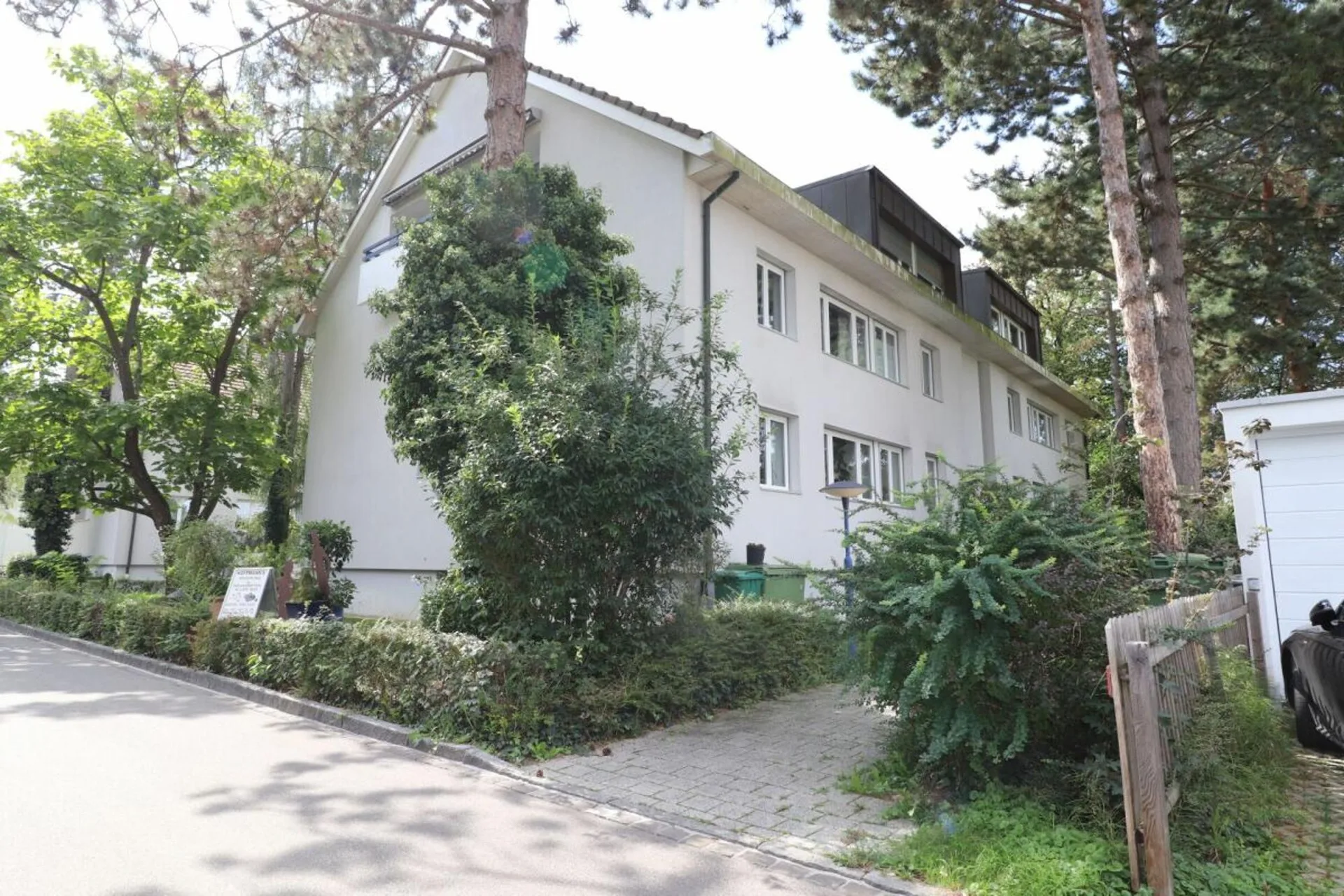 Vivre à Riehen - appartement spacieux 3 1/2 pièces avec chambre mansardée supplémentaire dans une rue de quartier calme