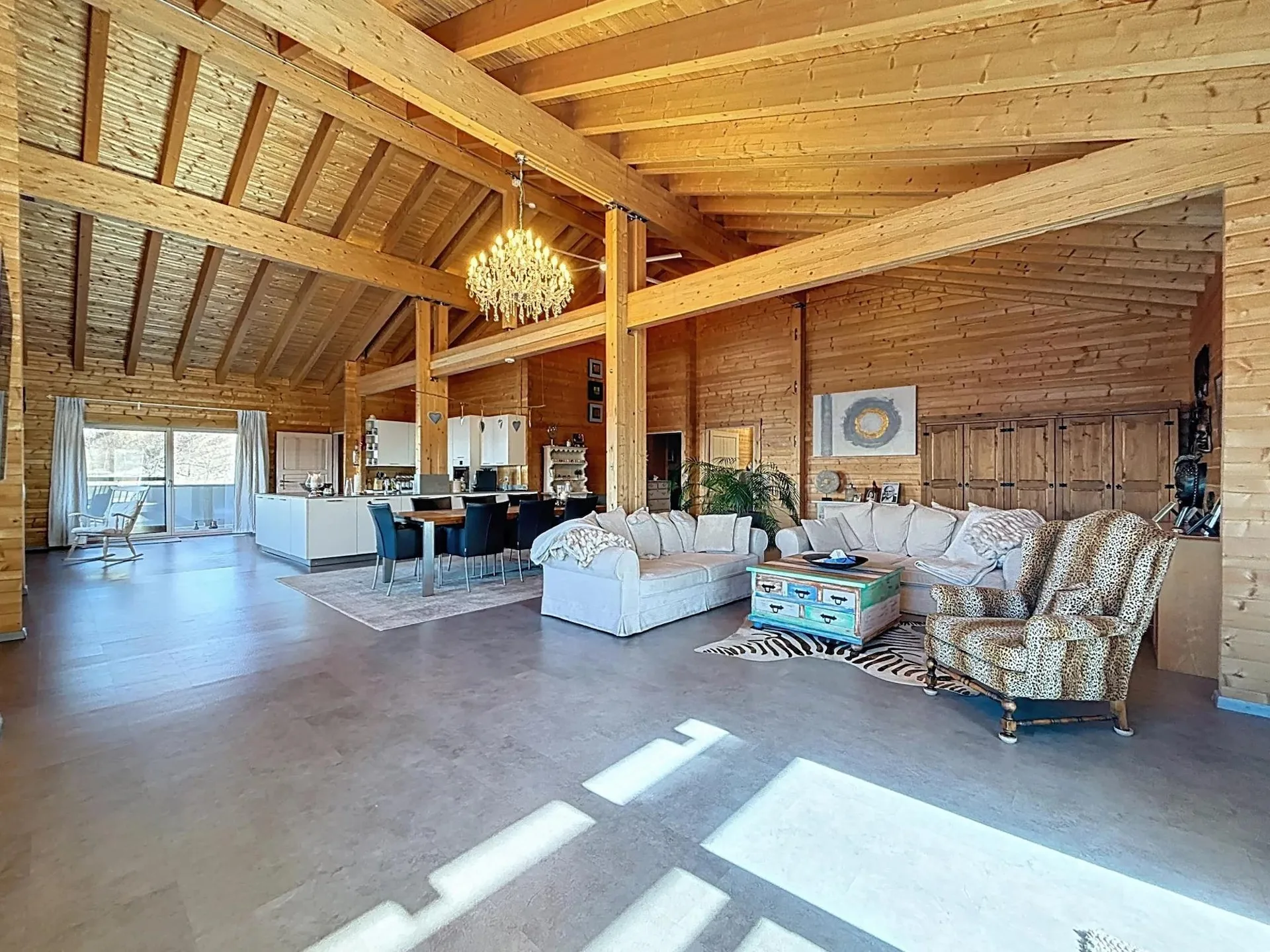 Luxuriöses und untypisches Chalet mit Panoramablick