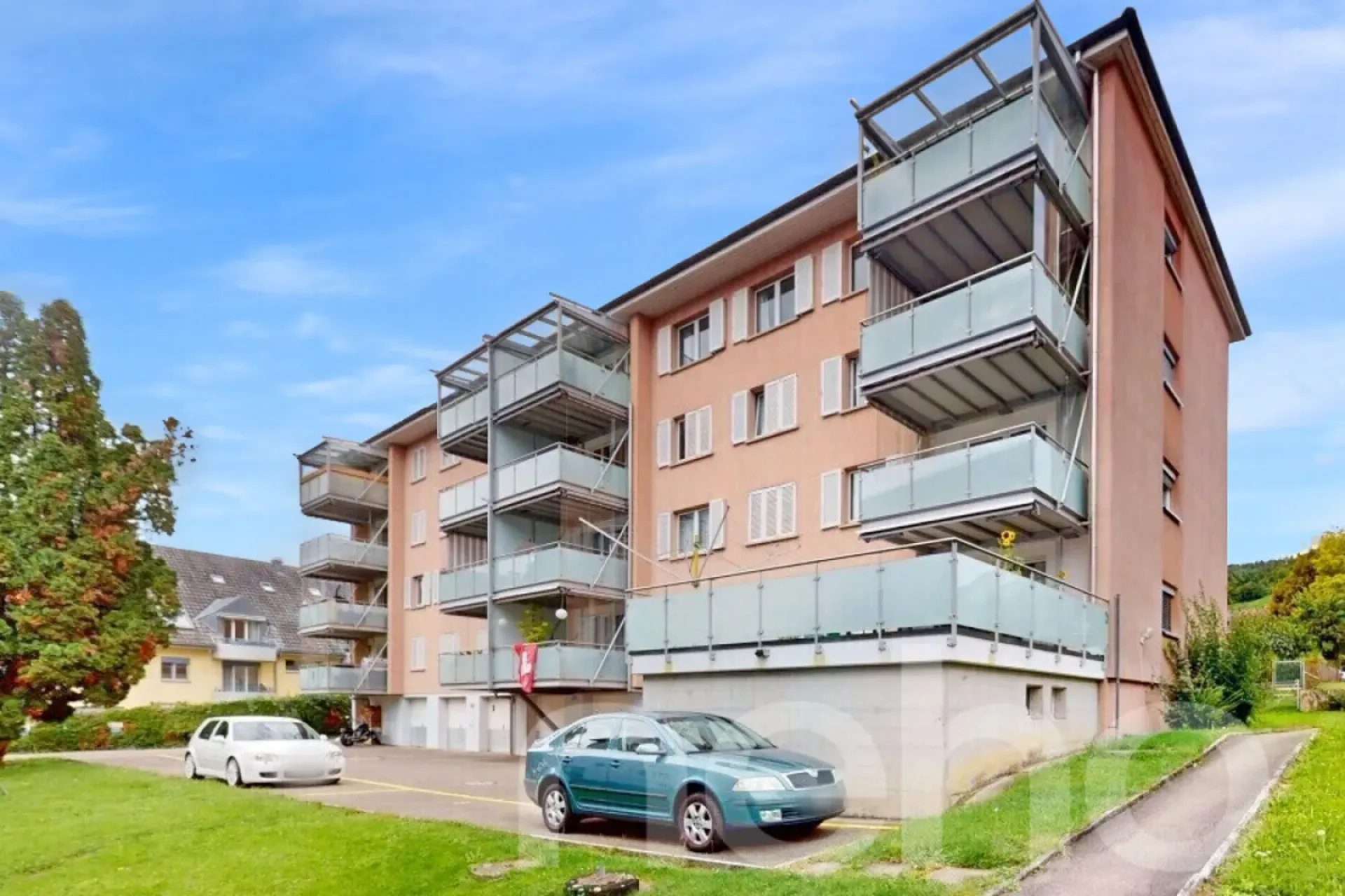Grosszügige 6.5 Zi-Wohnung auf eigener ganzer Etage!