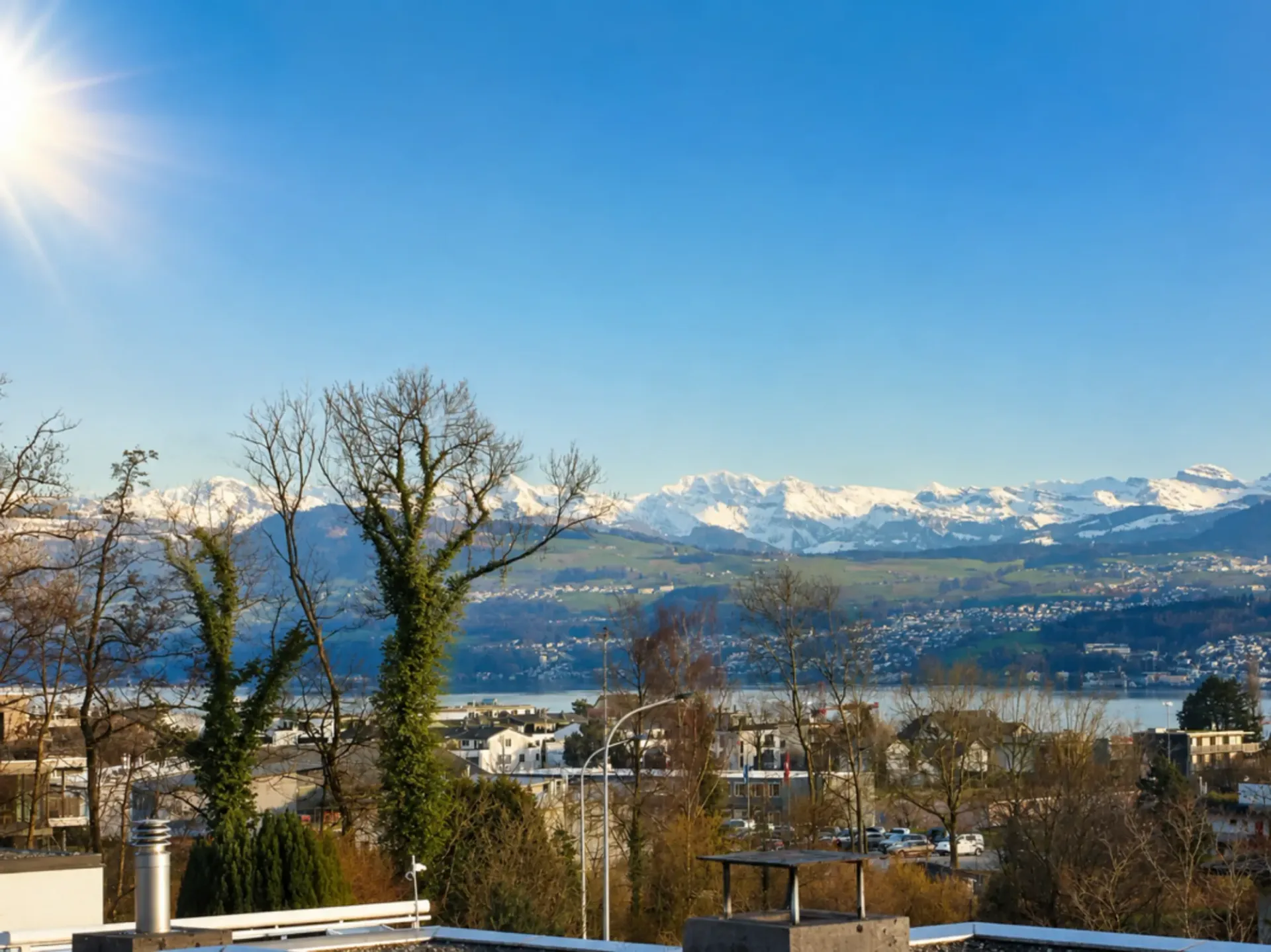 4.5-Zimmer-Terrassenhaus mit 180-Grad See- und Weitsicht!