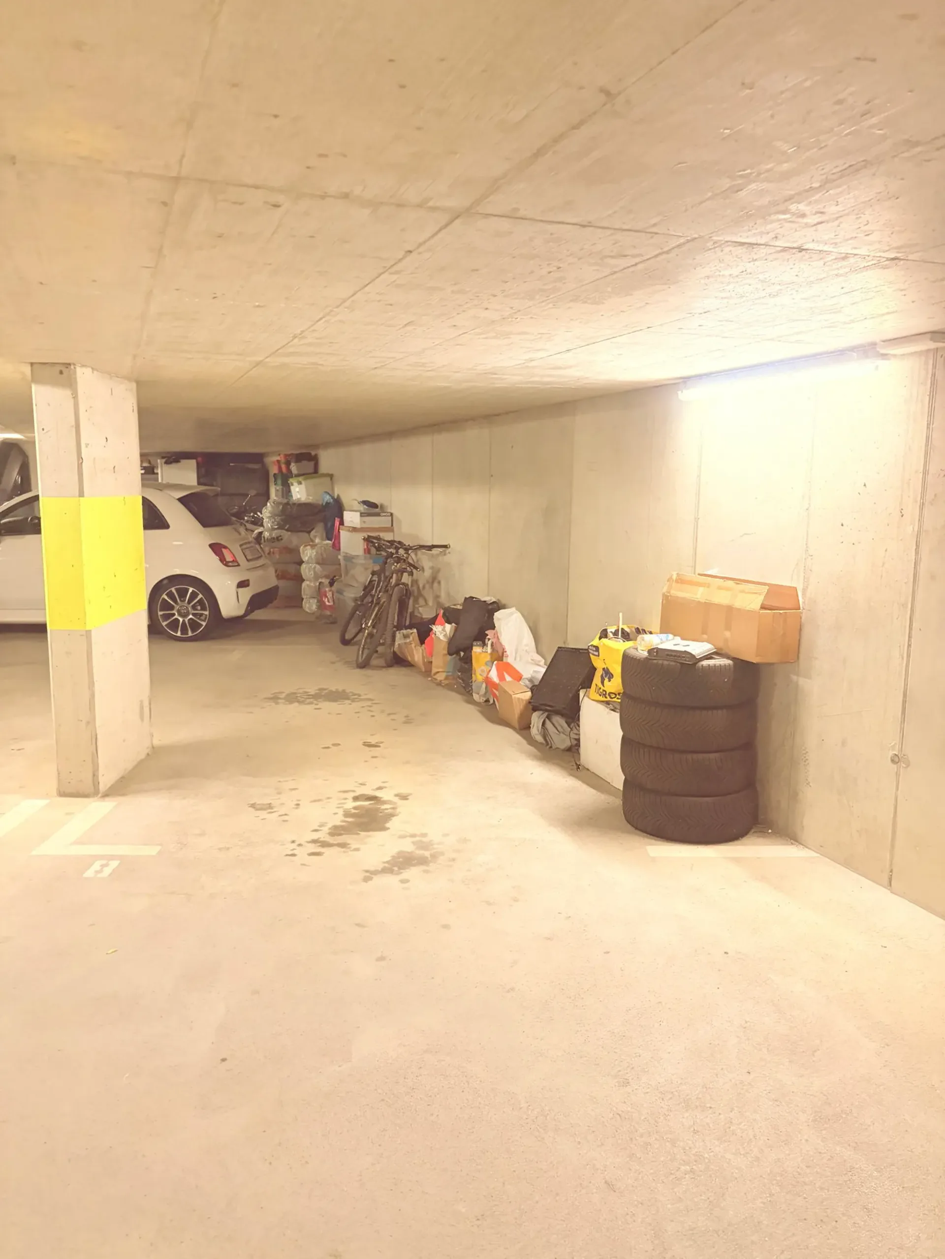 Taverne: Garage-Stellplatz/Lagerraum zur Miete