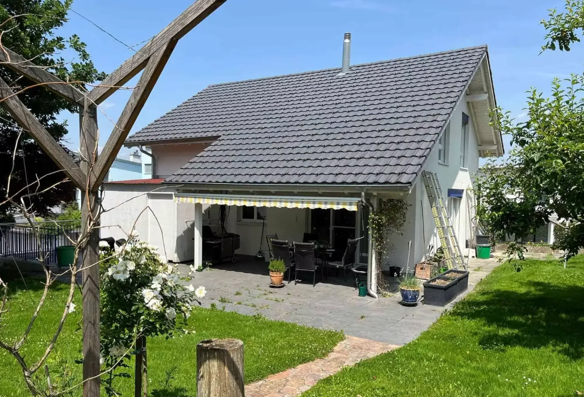 Traumhafter Garten, grosszügige Raumaufteilung und barrierefreier Wohnkomfort
