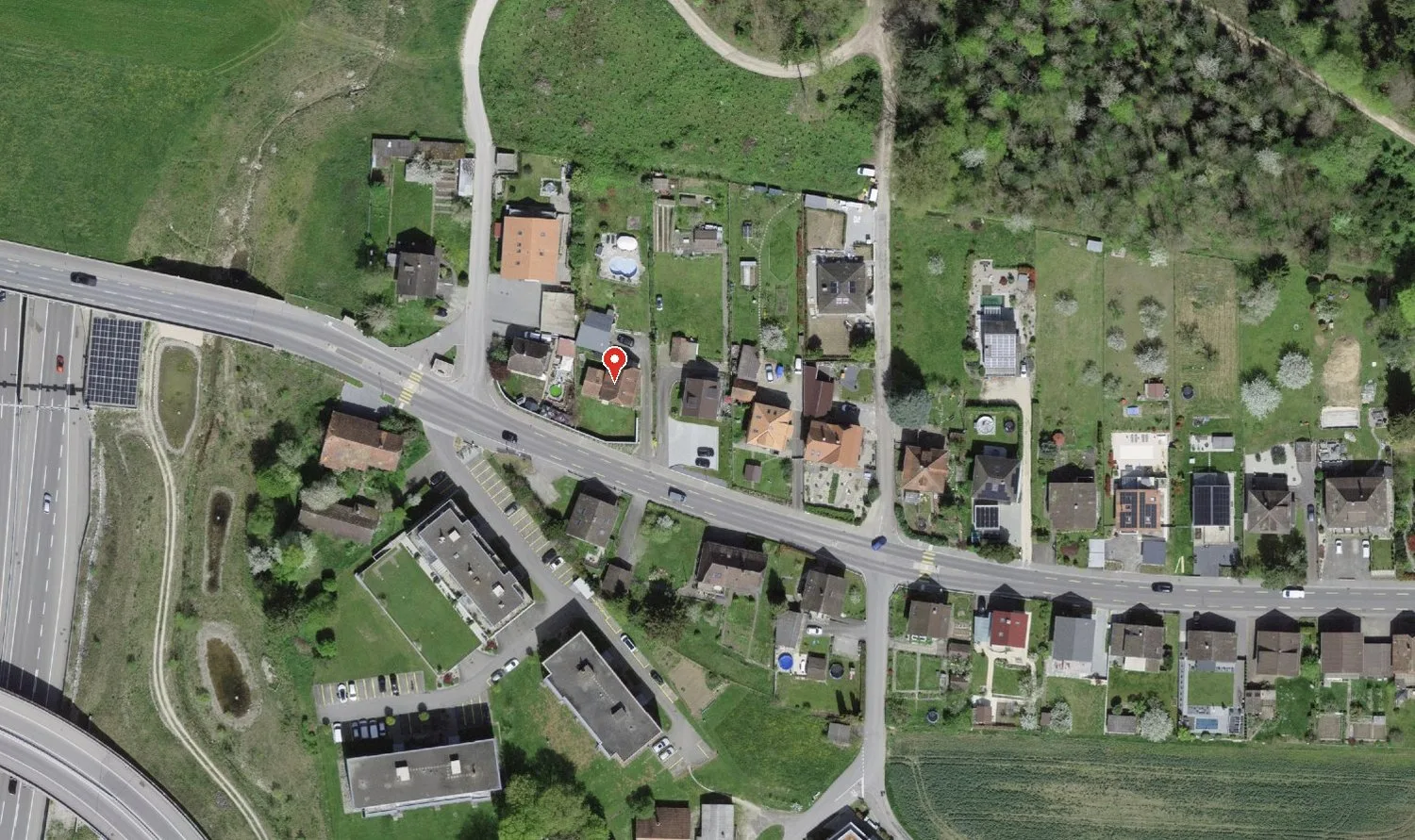 Charmantes Einfamilienhaus mit Pool in Orpund