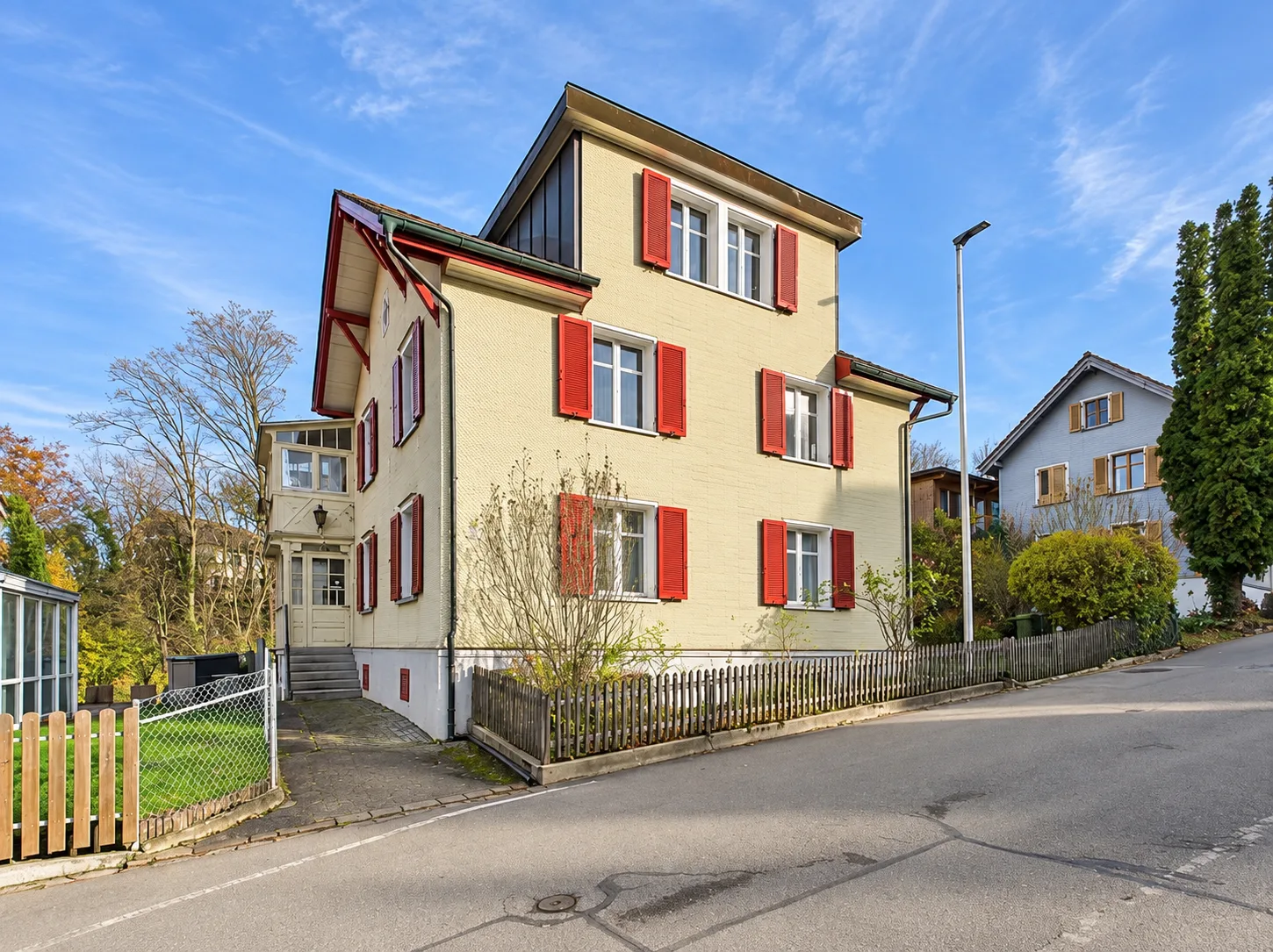 Casa multifamiliare con 3 unità e grande giardino a Kreuzlingen