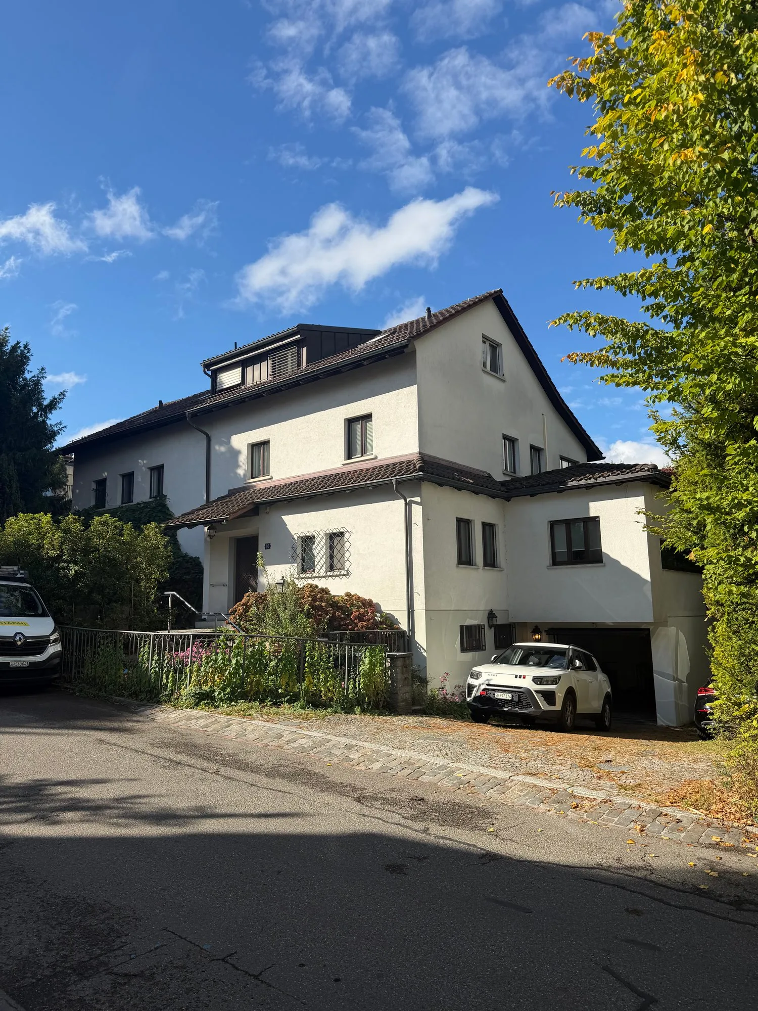 Grosszügiges 8.5-Zimmer-Haus im Kreis 2, ideal für eine WG, befristet bis 30.11.2027
