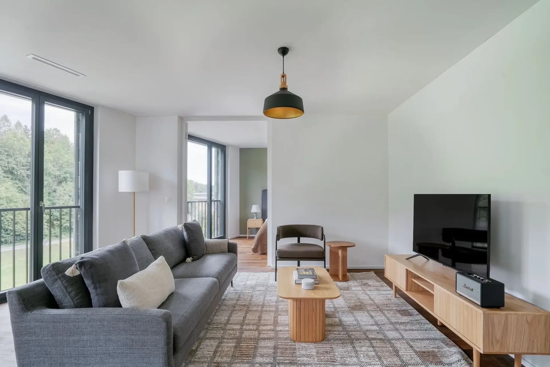 Appartement moderne 2.5 pièces avec balcon et vue sur la verdure et la Sihl