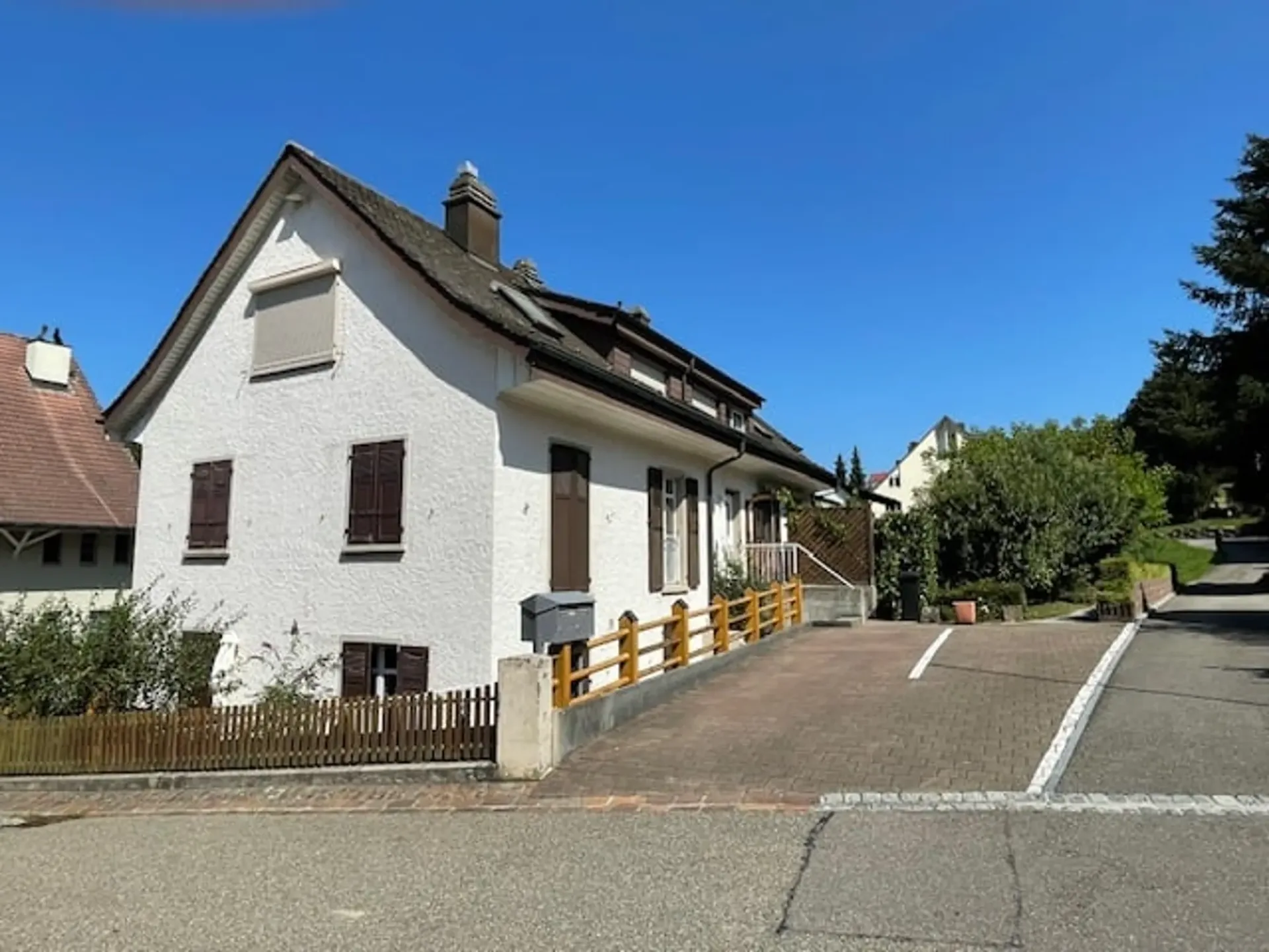 Charmanter Wohntraum mit Gartensitzplatz. Wohnen wie im Einfamilienhaus.