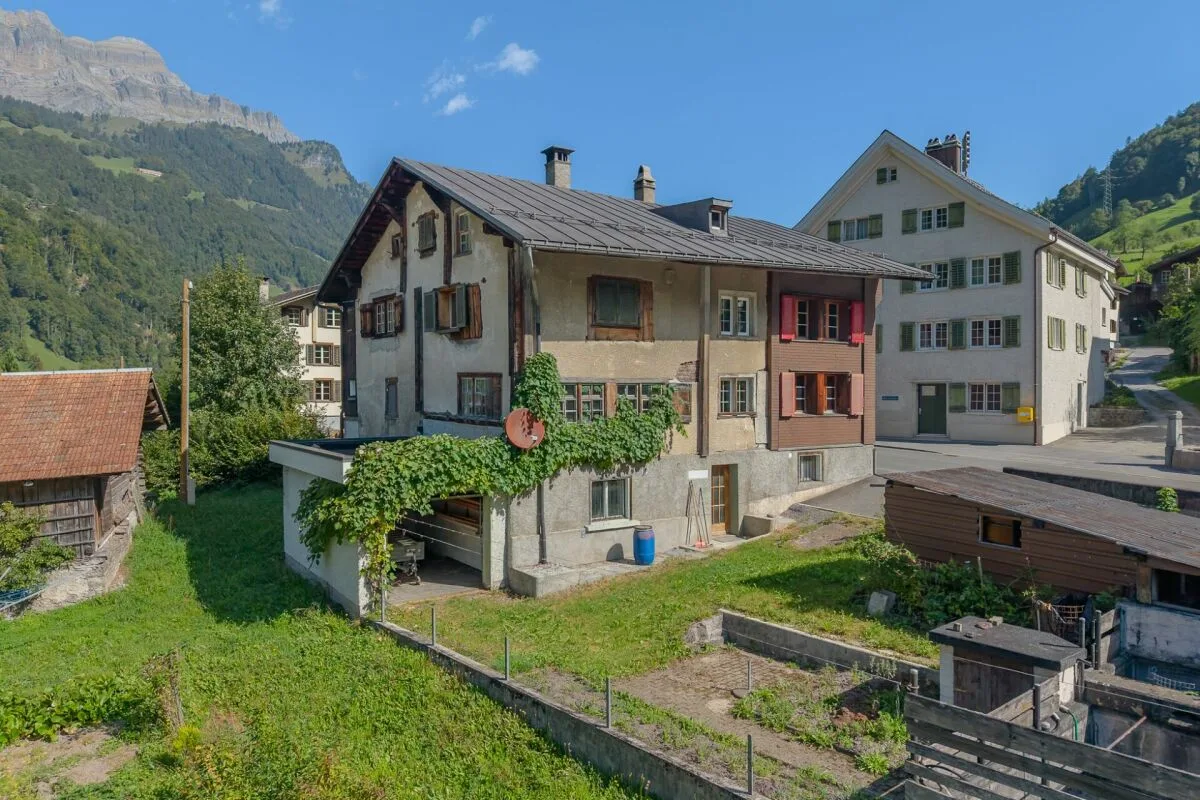 Maison mitoyenne avec potentiel de développement