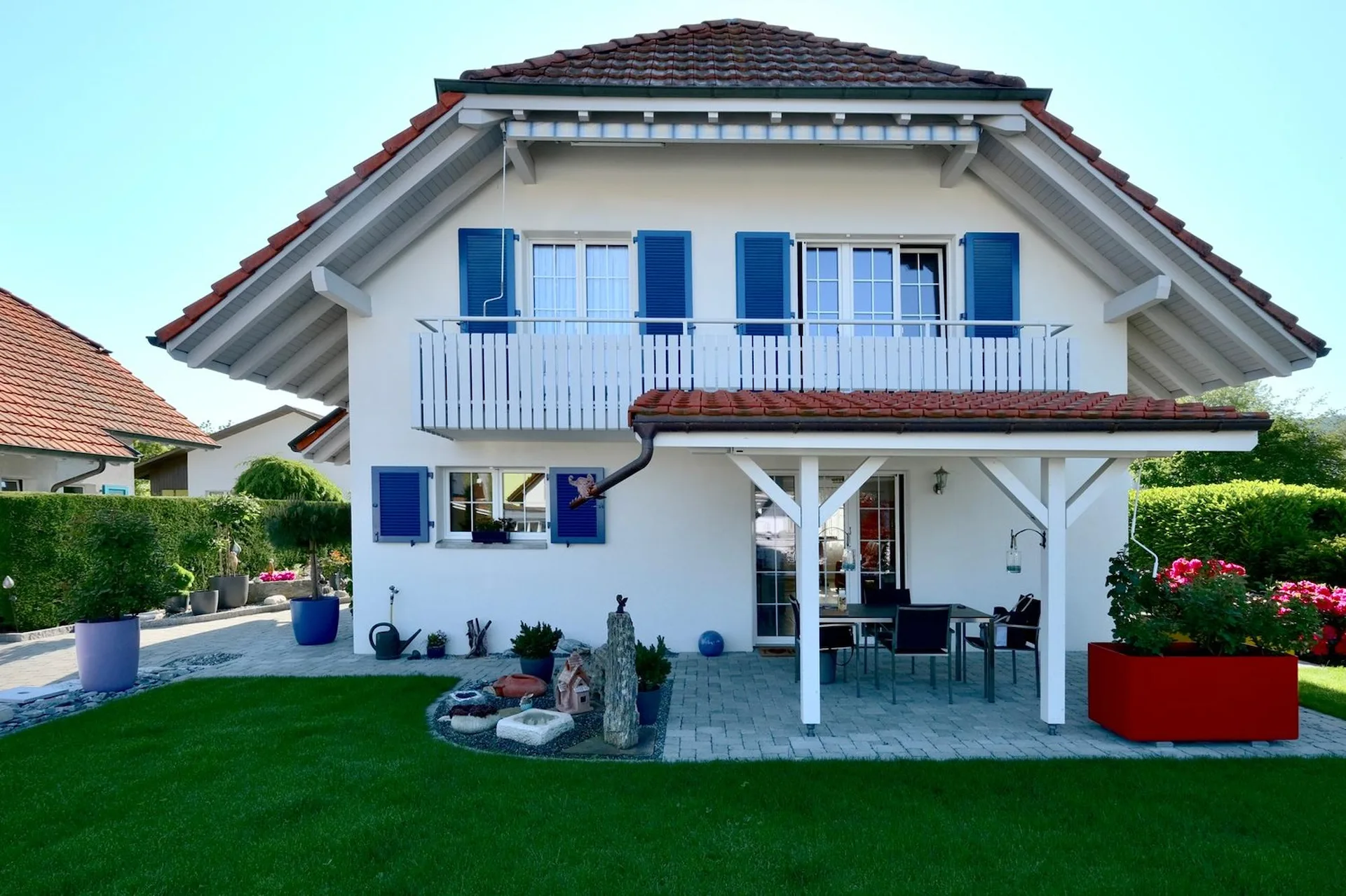 Ein charmantes, sehr gepflegtes Zuhause mit bezauberndem Garten sucht neuen Eigentümer.