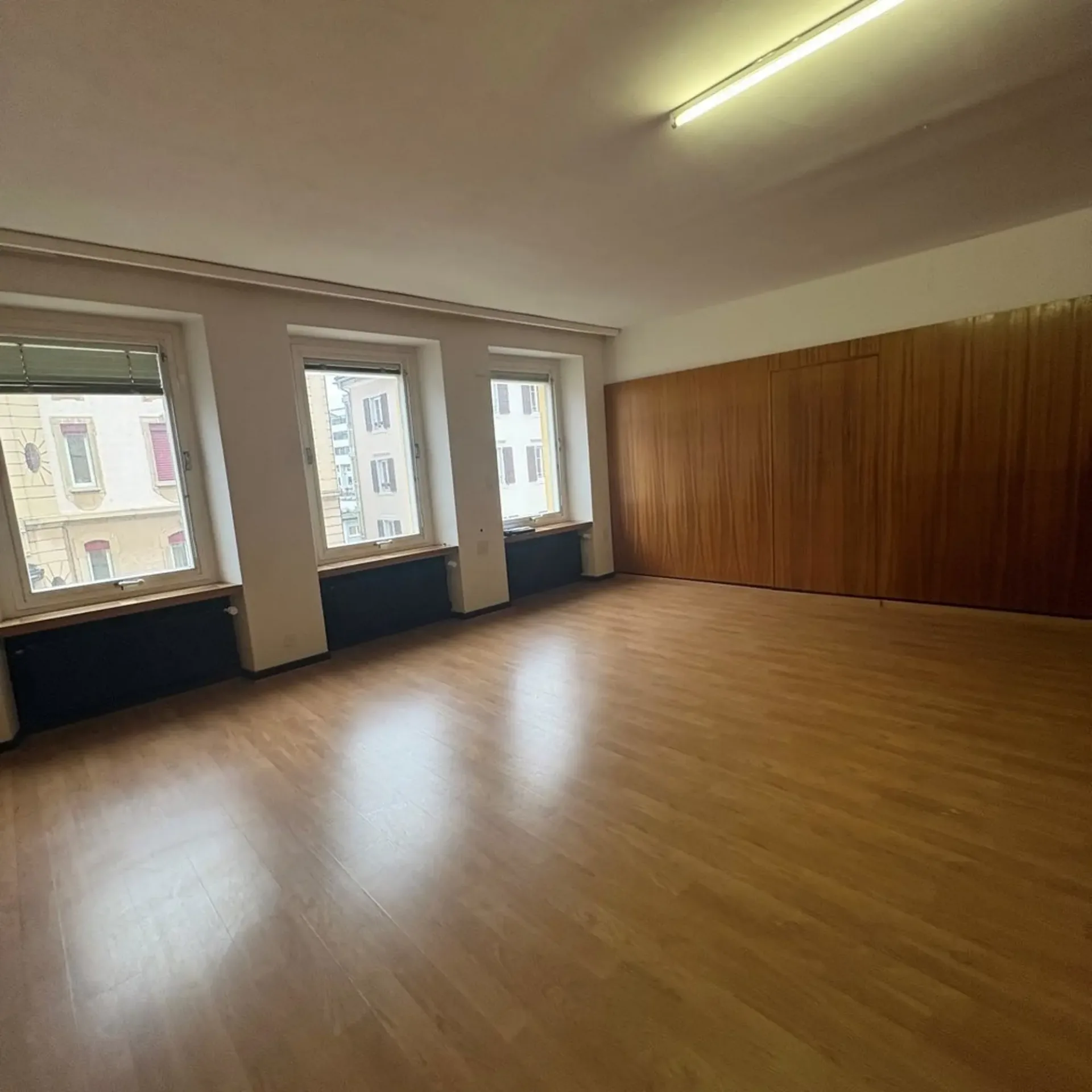 Zu Vermieten: kleiner Raum/Lagerraum im 1. Obergeschoss West