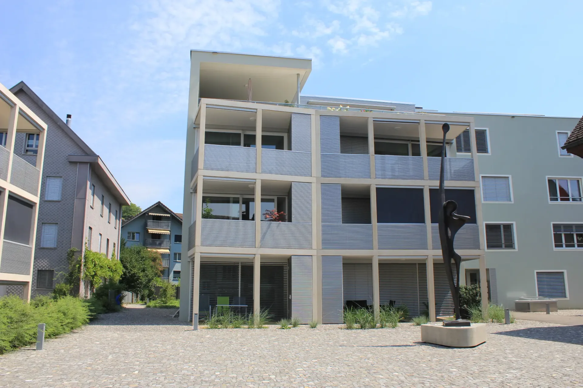 Helle 3.5-Attikawohnung mit grosser Terrasse