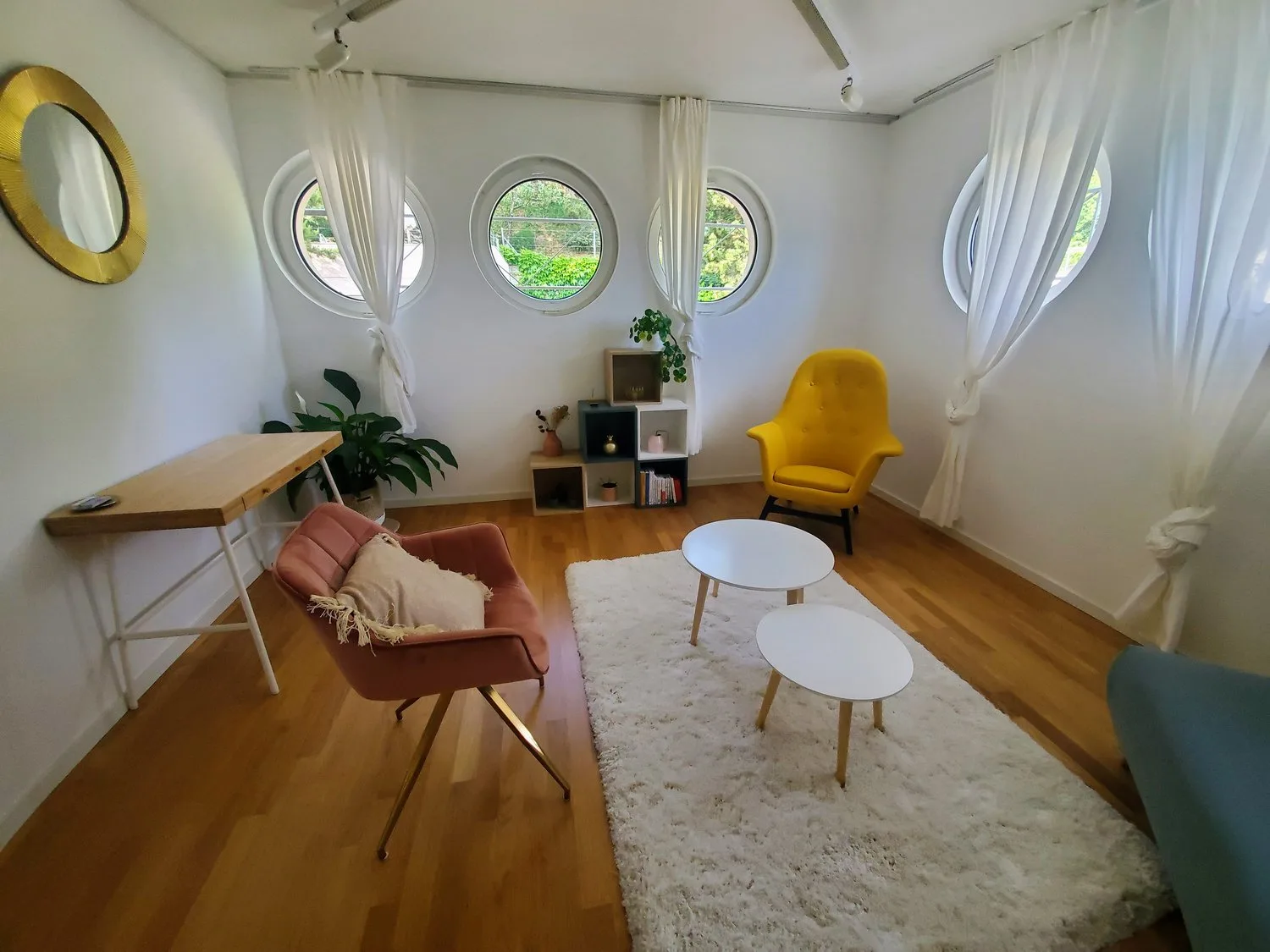 Bright room for subletting in a therapeutic office in Grandvaux in the heart of Lavaux