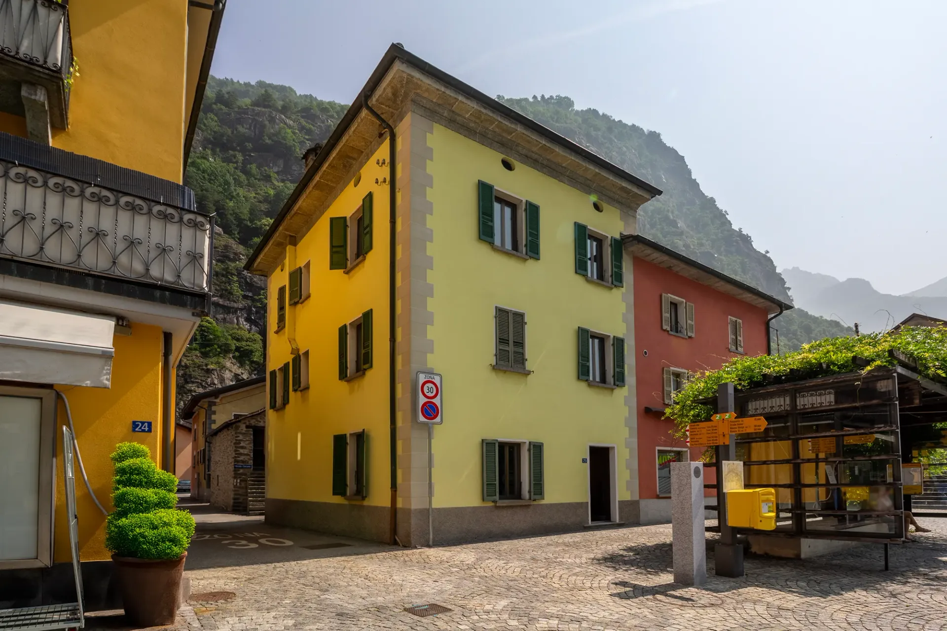 Haus mit zwei Wohnungen und Potenzial für Wertsteigerung