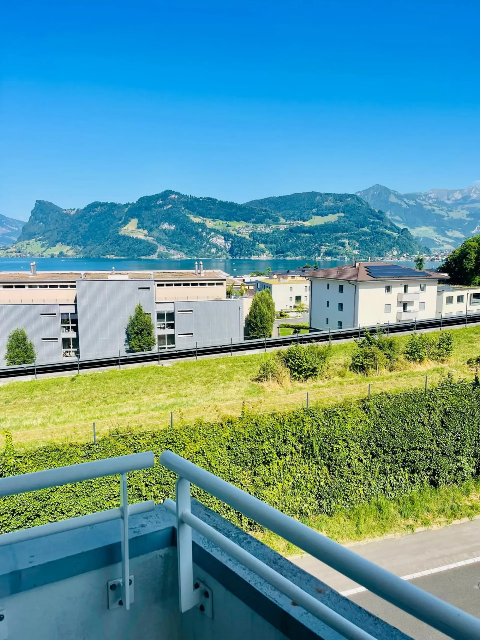 Sonnige 4.5-Zimmer-Wohnung in Hergiswil mit Seeblick Inkl. Aussenparkplatz