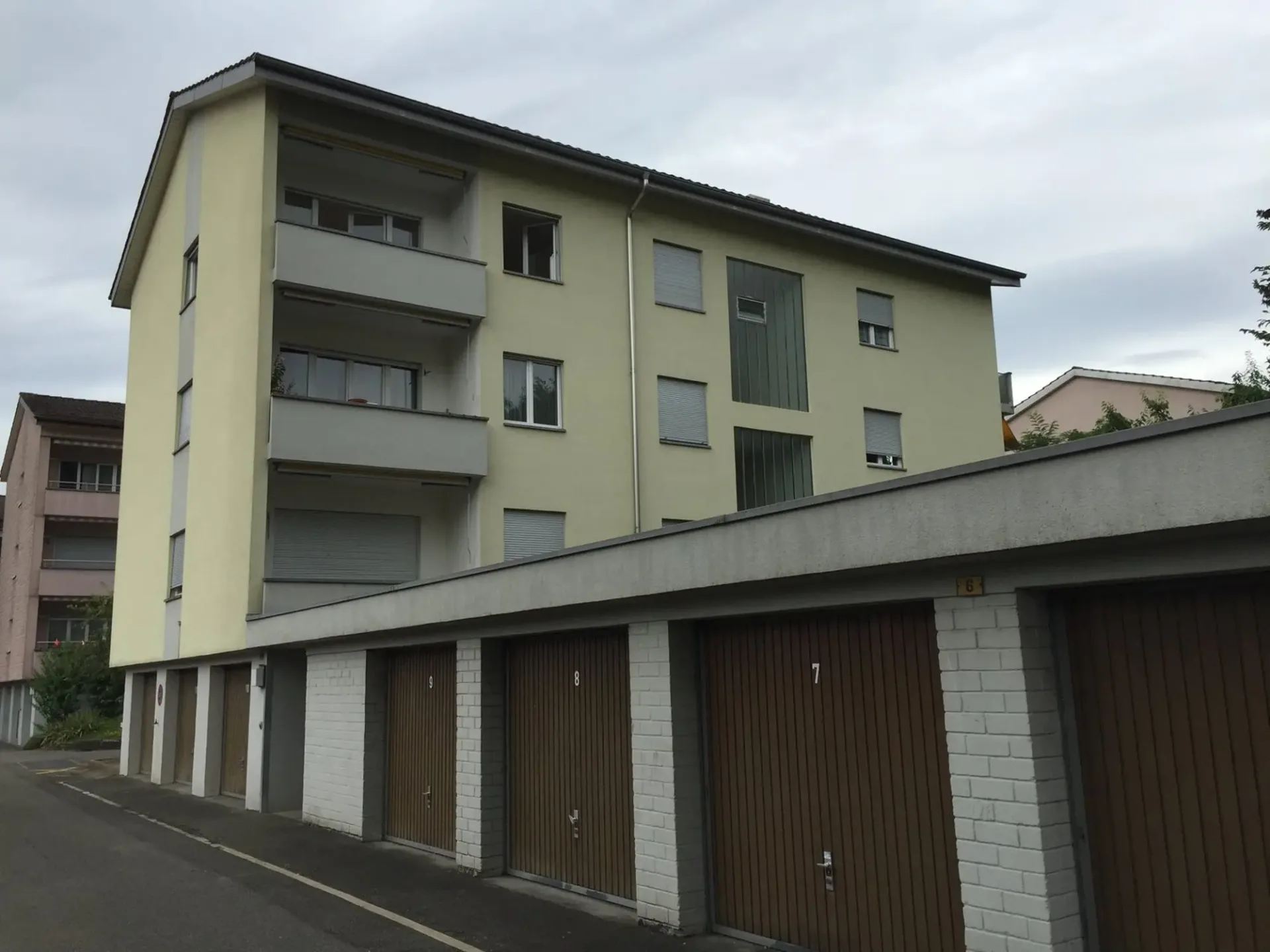 Helle 4-Zimmer-Wohnung im Hochparterre mit Balkon in Studen