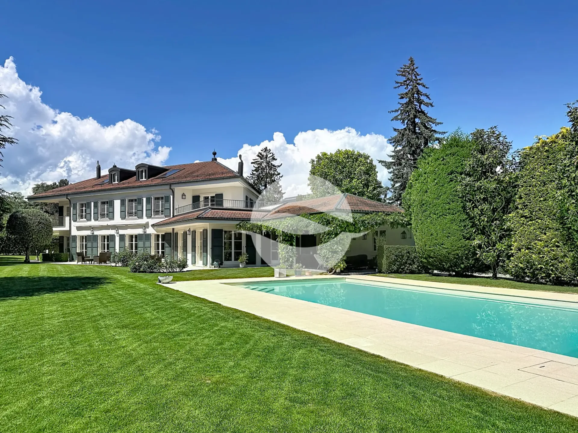 Superbe villa de 10,5 pièces + studio indépendant