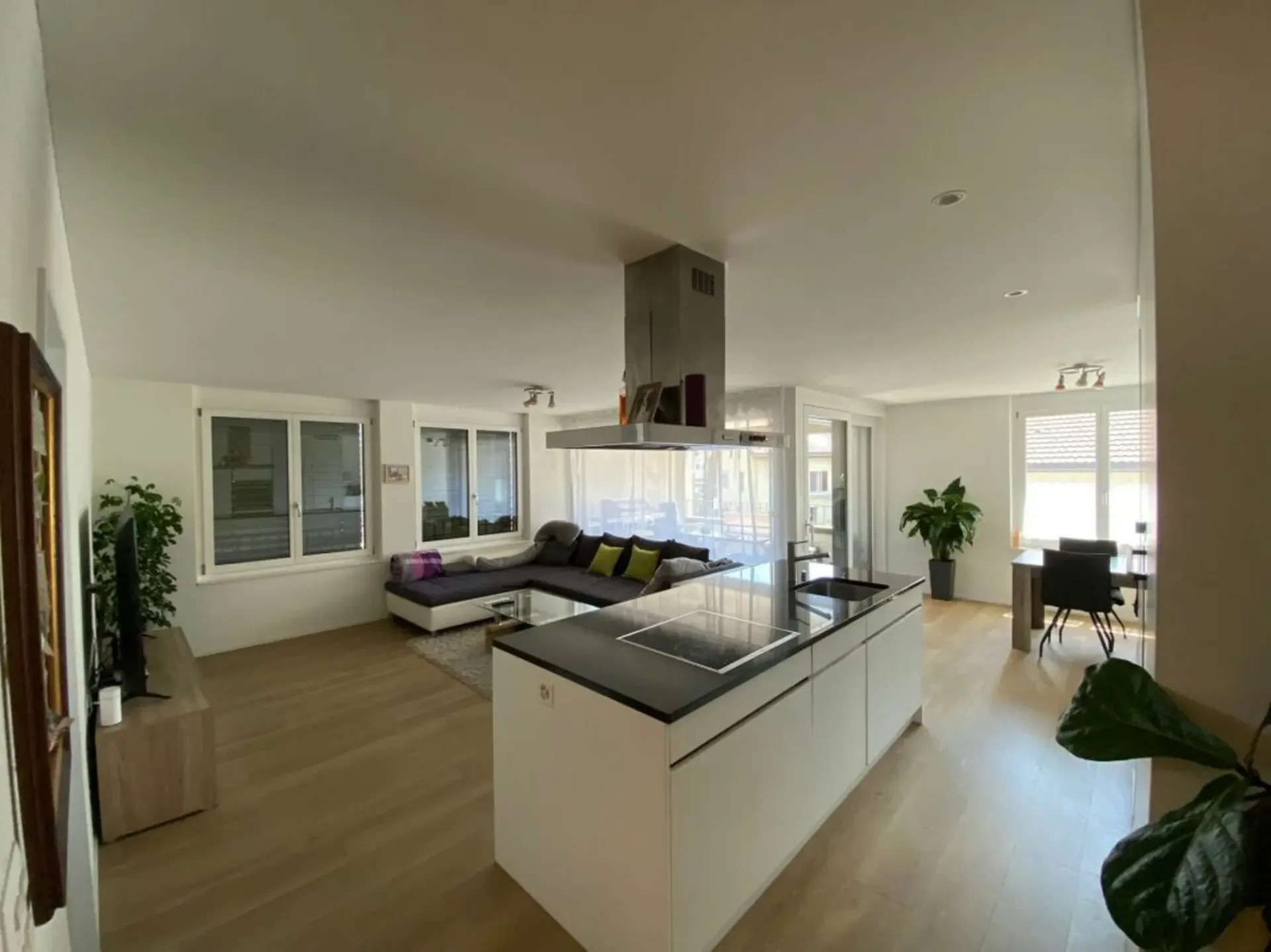 neuwertige 3.5-Zimmer-Wohnung an zentraler Lage