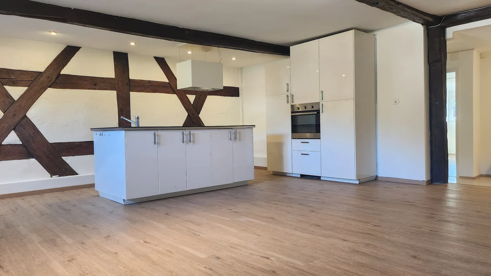 3.5-Zimmer-Dachwohnung mit Charme in Kaiserstuhl mieten