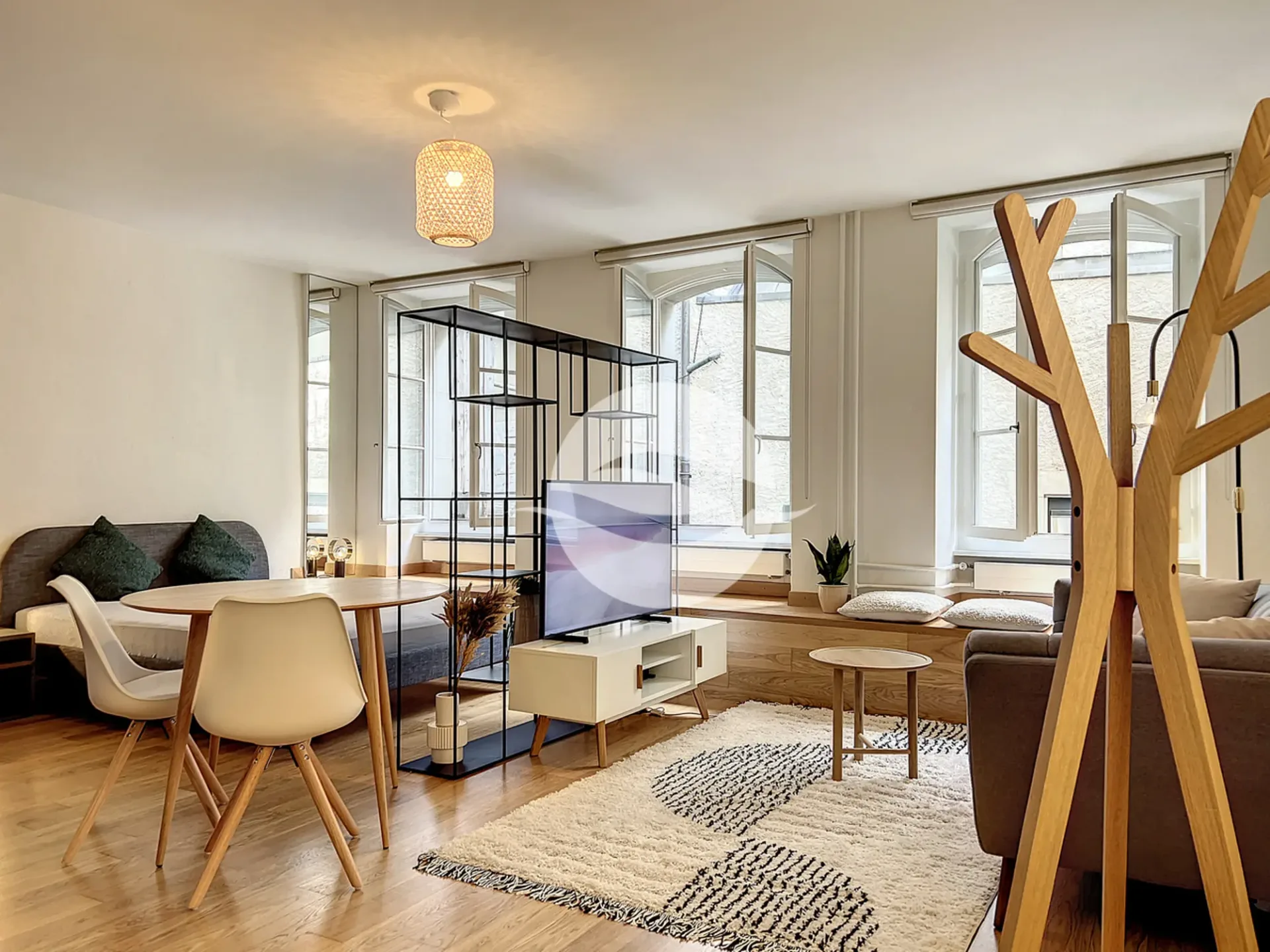 Charming furnished studio in the Old Town, a rare object!