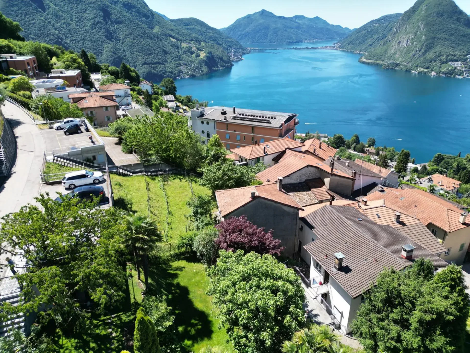 Exklusives Baugrundstück mit Entwicklungspotenzial in Brè, Lugano