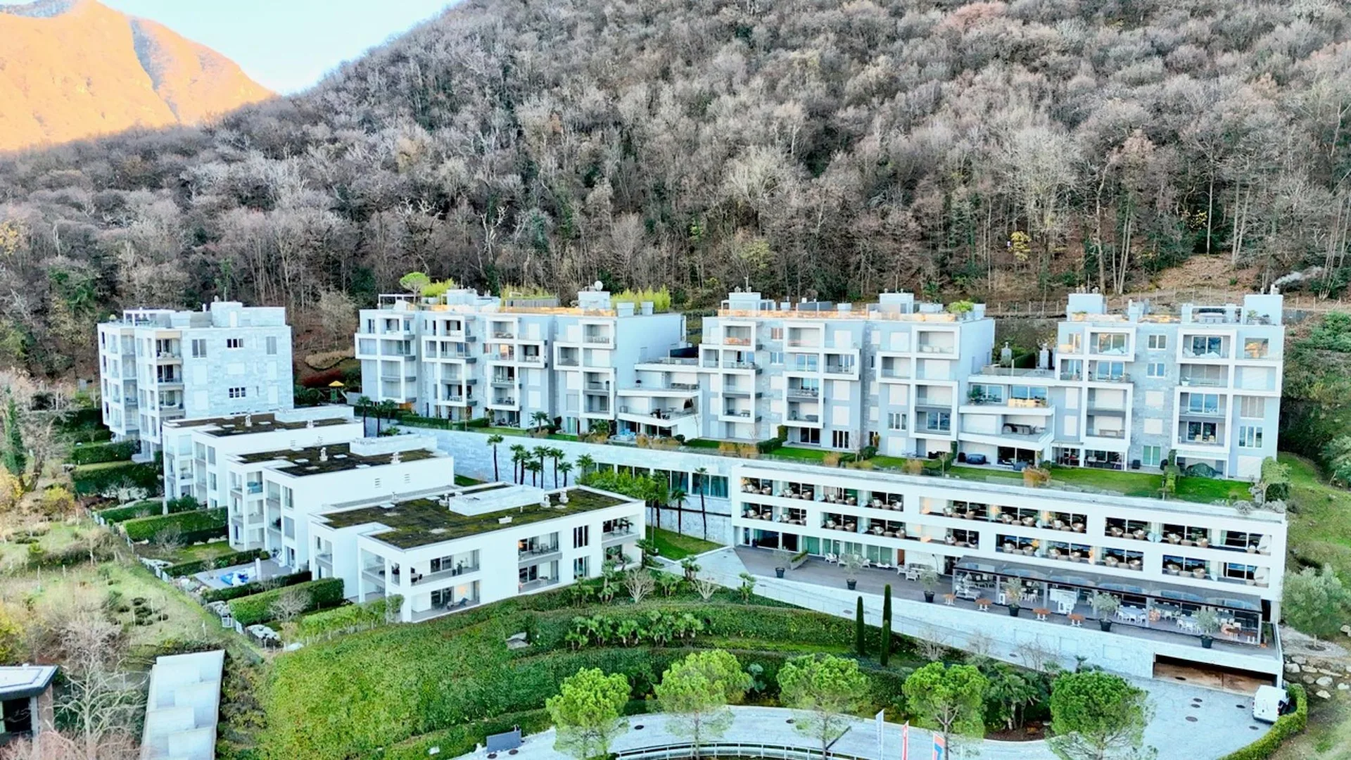 Moderno Attico con Vista sul Lago di Lugano e sulle Montagne