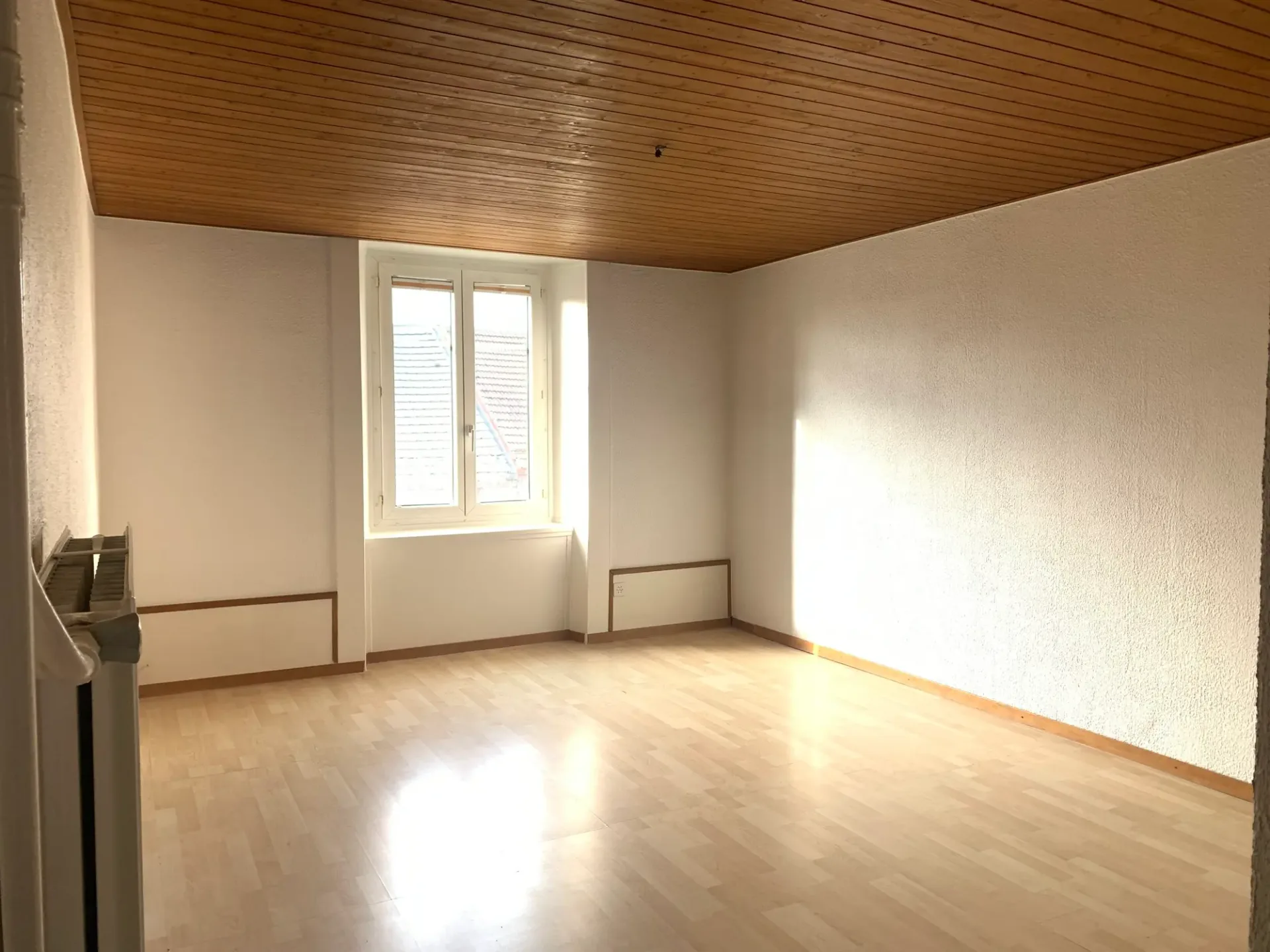 Bello appartamento di 3 locali situato al 4° piano con ascensore