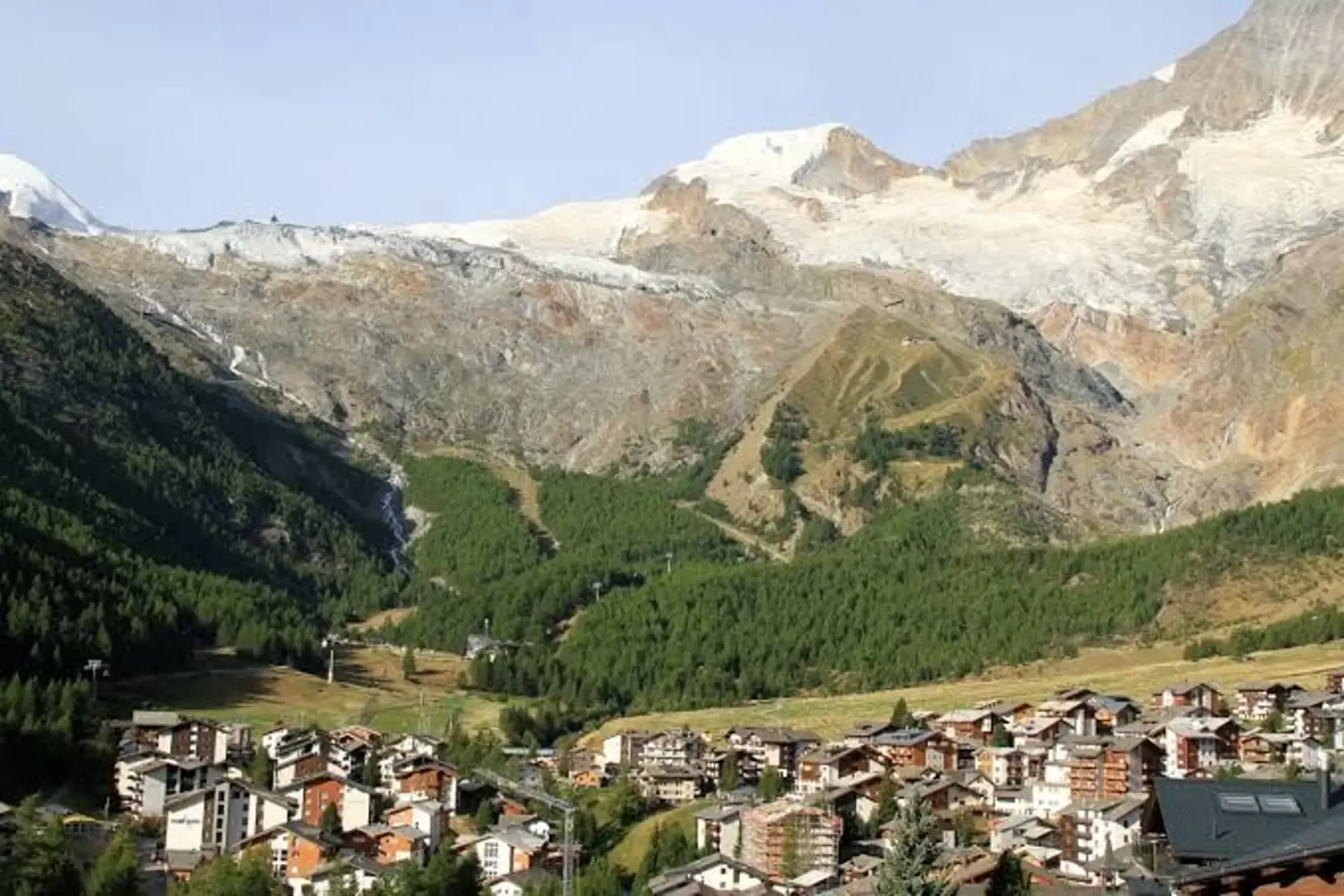 Seltene Parzelle in Saas-Fee, hohes Wertsteigerungspotenzial und viel Gestaltungsraum